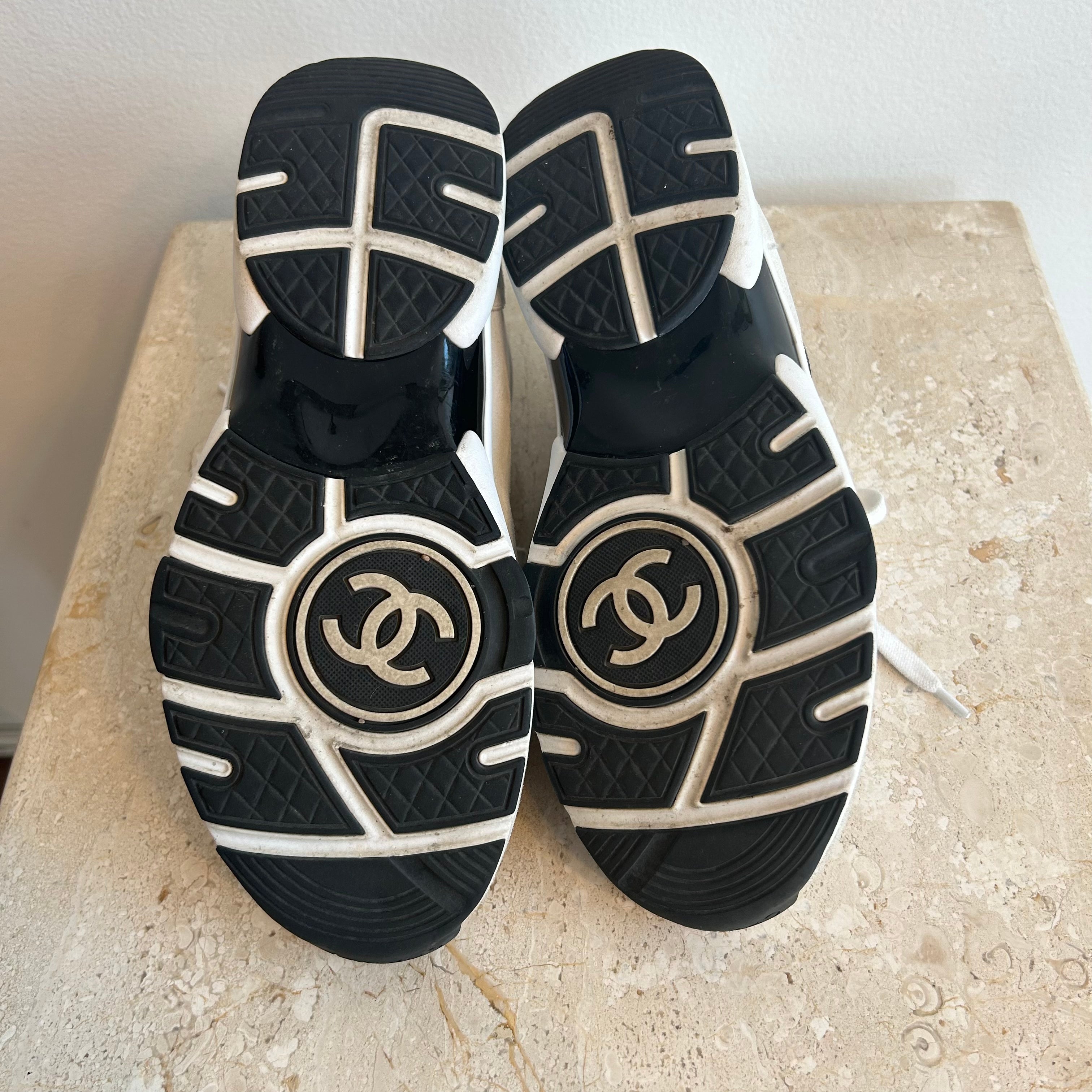 Pre-Owned CHANEL Tri-Colour CC Sneaker - Size 37.5