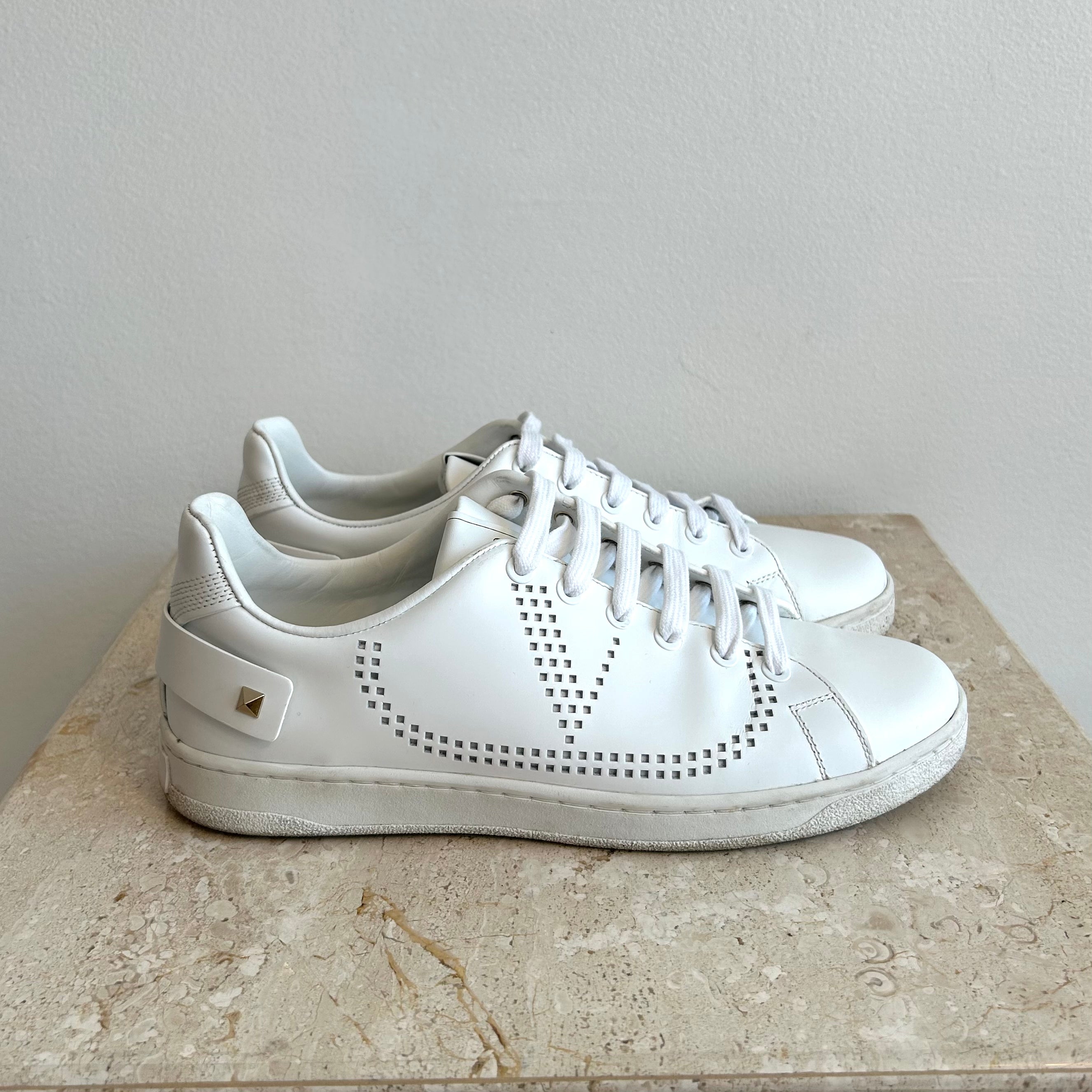 Pre-Owned VALENTINO Garavani V Logo White Sneaker - Size 38.5