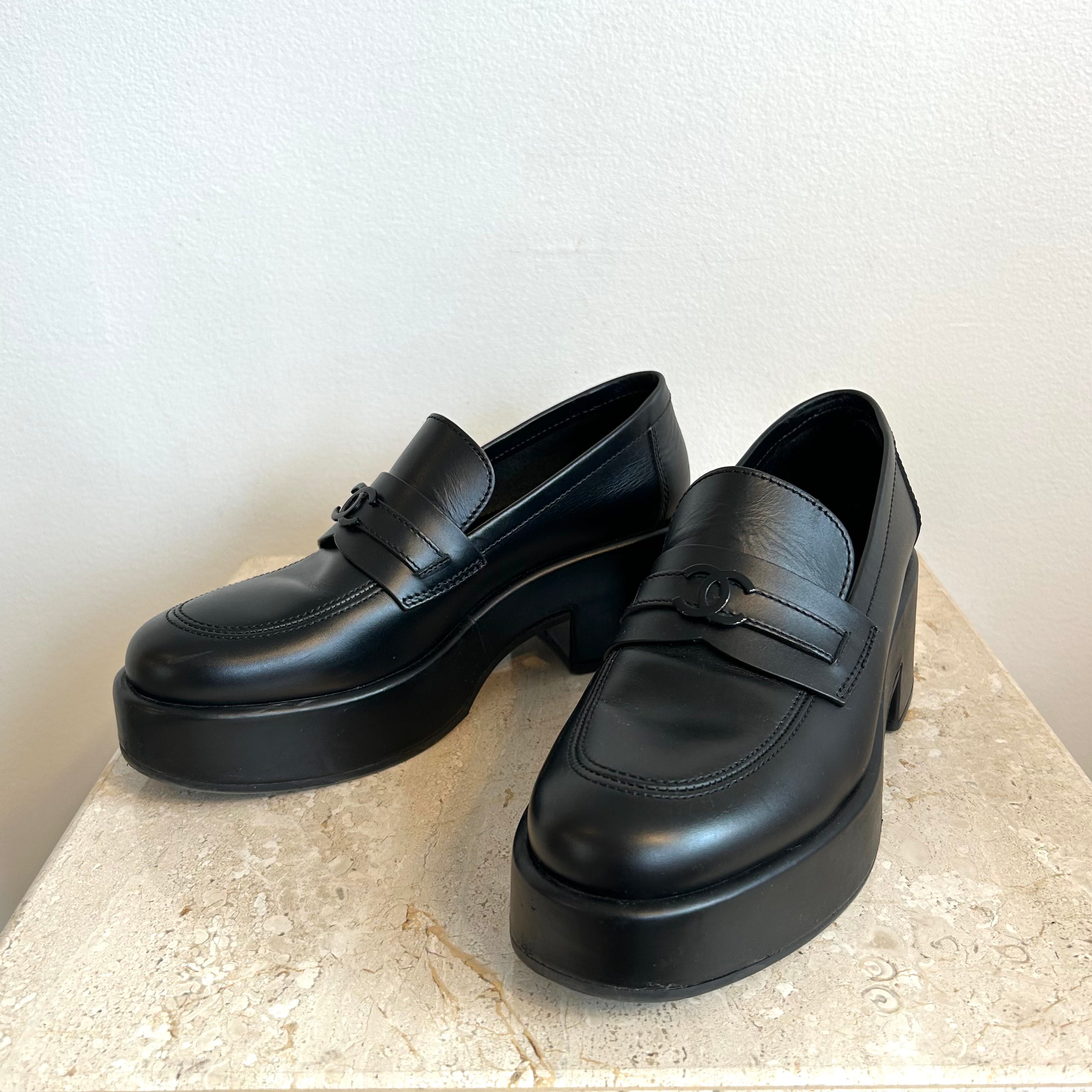 Pre-Owned CHANEL 2022 Black Lambskin Platform Loafer - Size 39