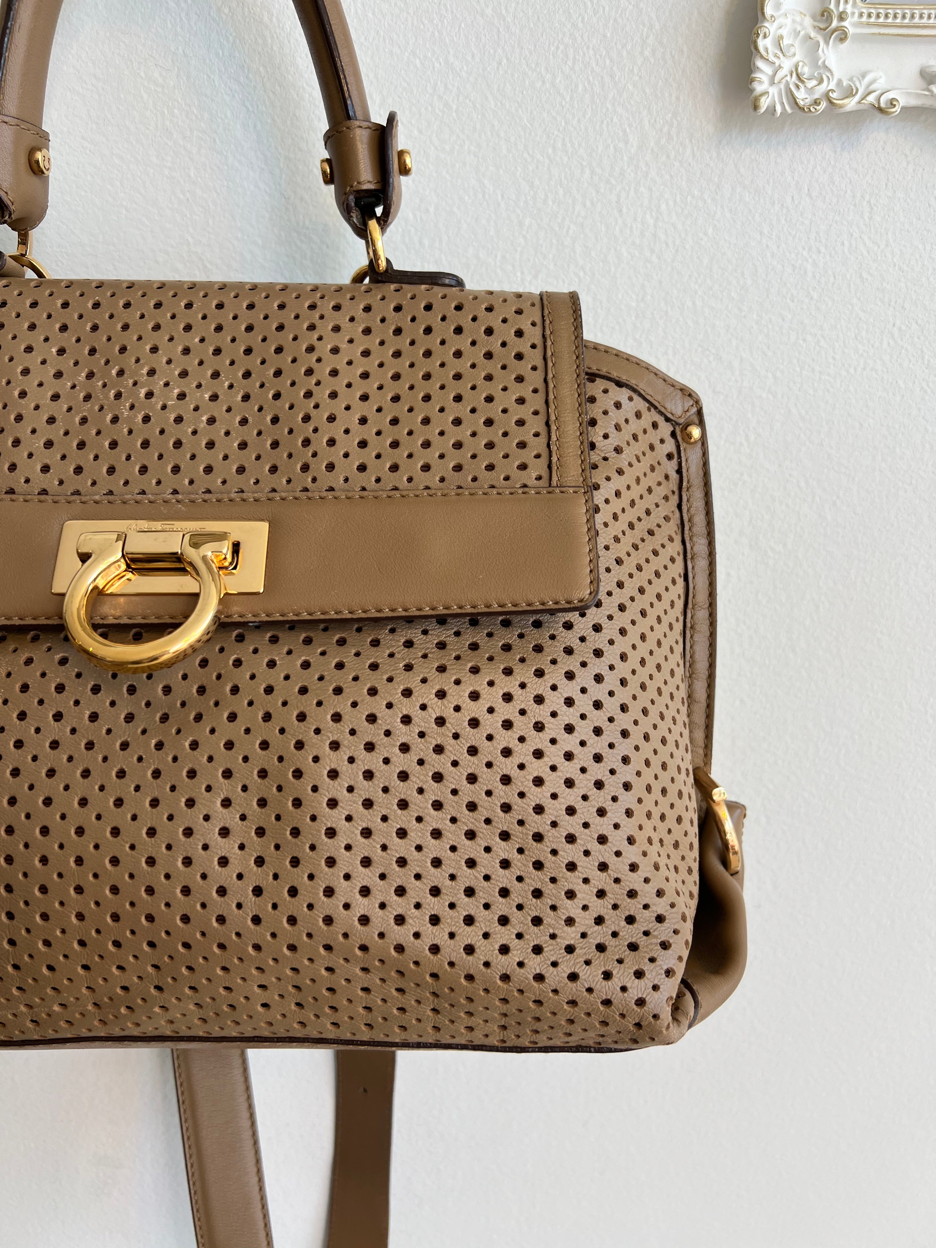 Pre-Owned SALVATORE FERRAGAMO Caramel Leather Sofia Bag