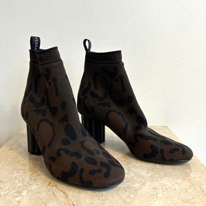 Pre-Owned SALVATORE FERRAGAMO Capo 55P Stretch Leopard Sock Boot - Size 8