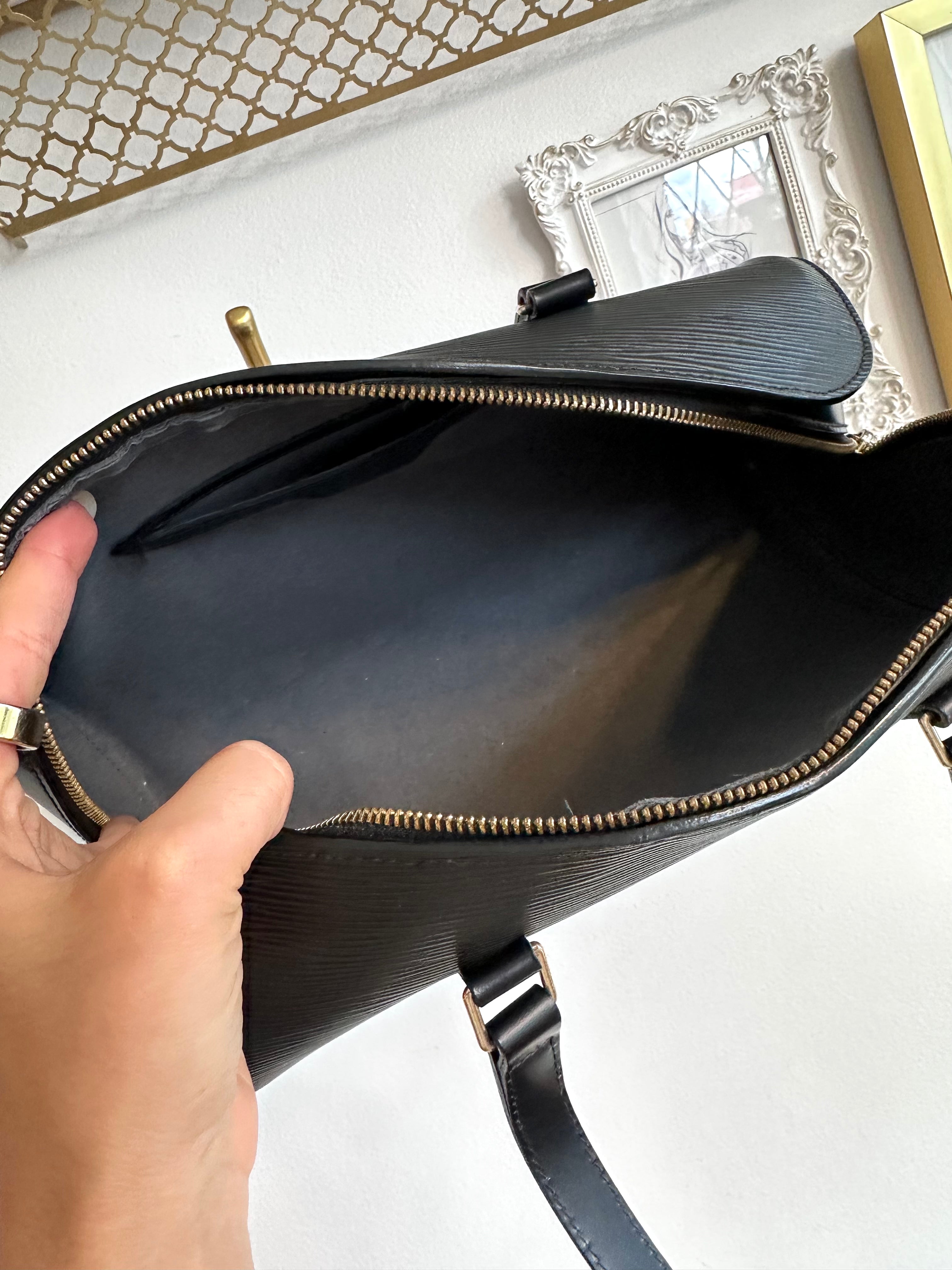 Pre-Owned LOUIS VUITTON Black Epi Papillon Soufflot