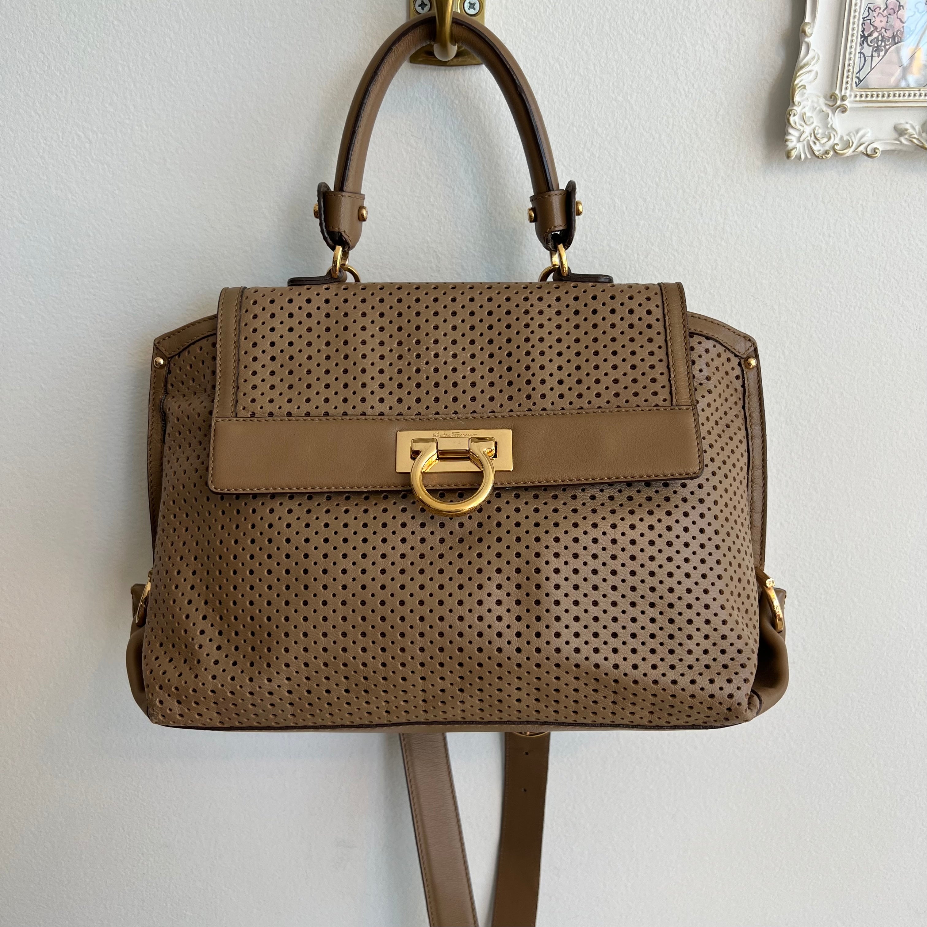 Pre-Owned SALVATORE FERRAGAMO Caramel Leather Sofia Bag