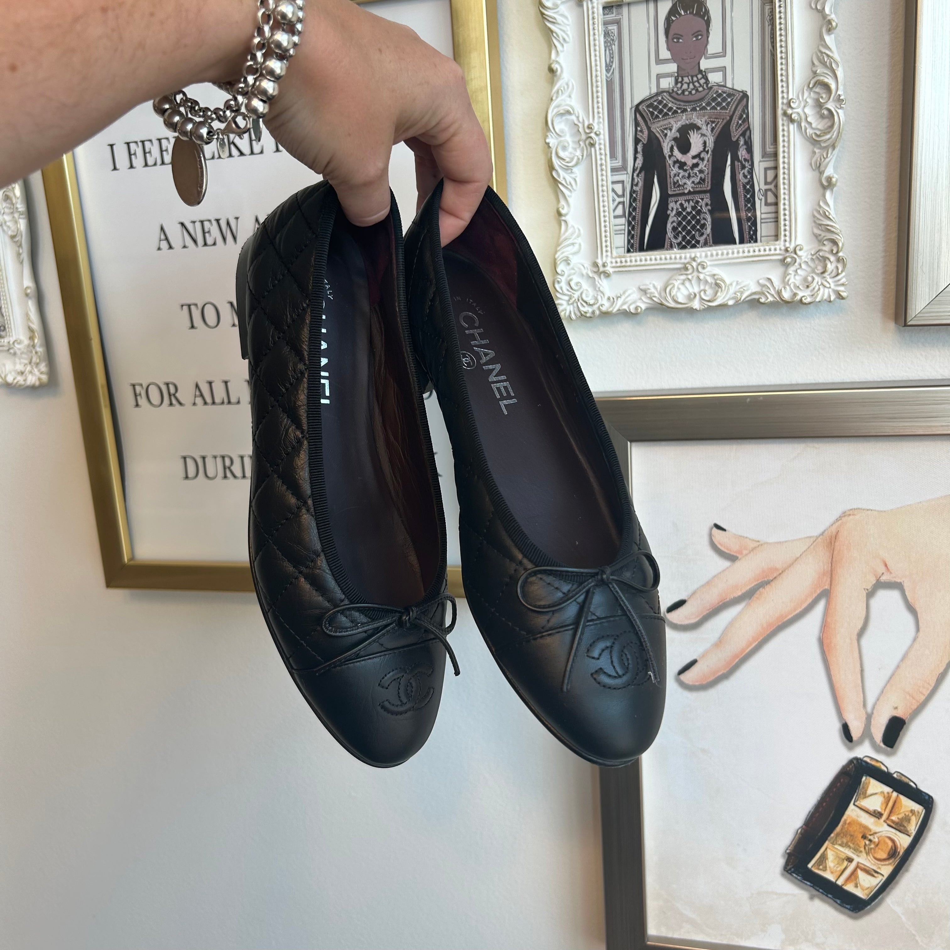 Pre-Owned CHANEL Black Leather Ballet Flats - Size 38