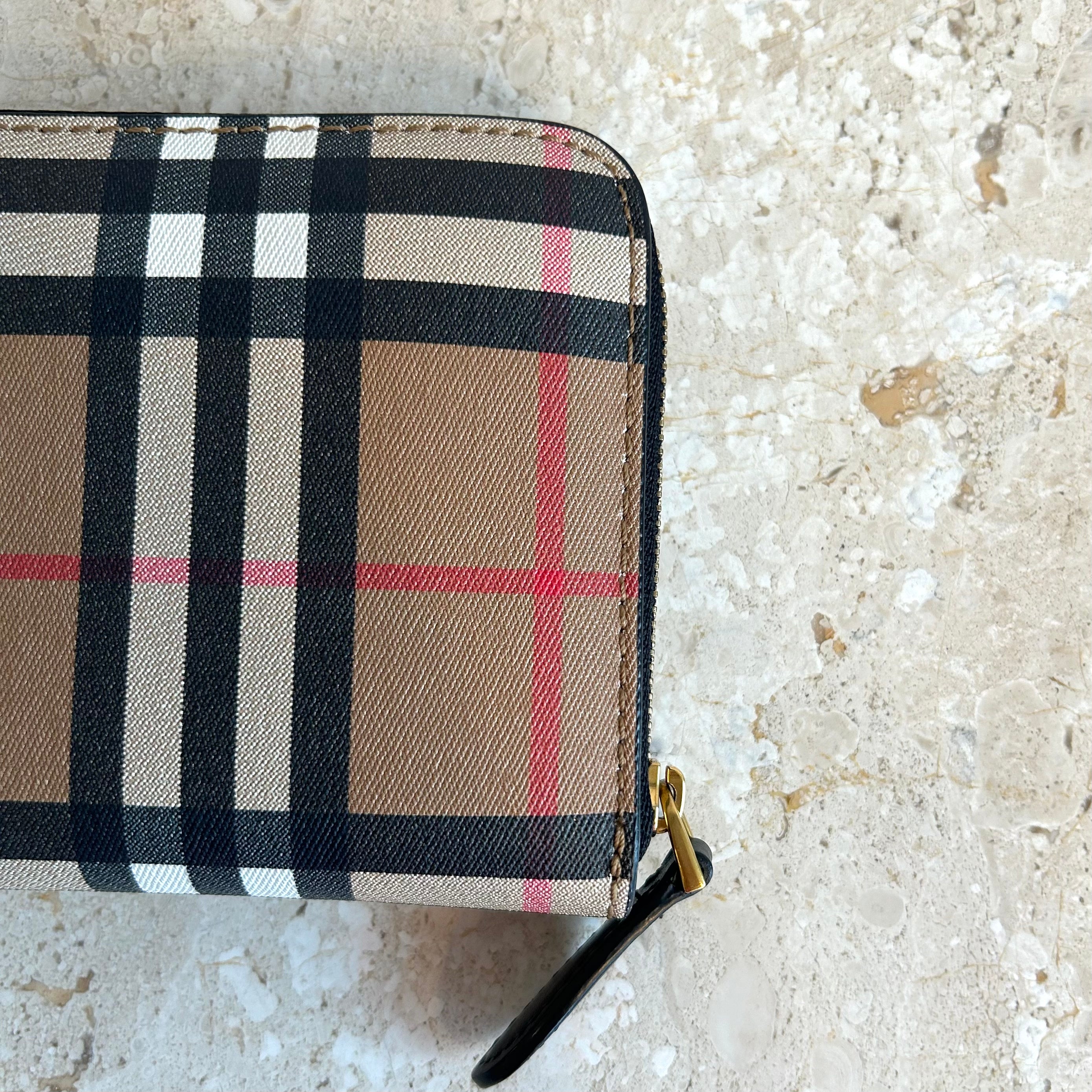 Pre-Owned BURBERRY Elmore Vintage Check Zip Around Wallet