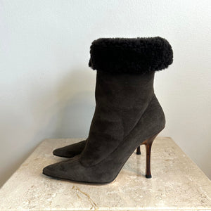 Pre-Owned JIMMY CHOO Coffee Shearling Pull-On Heeled Bootie - Size 36.5