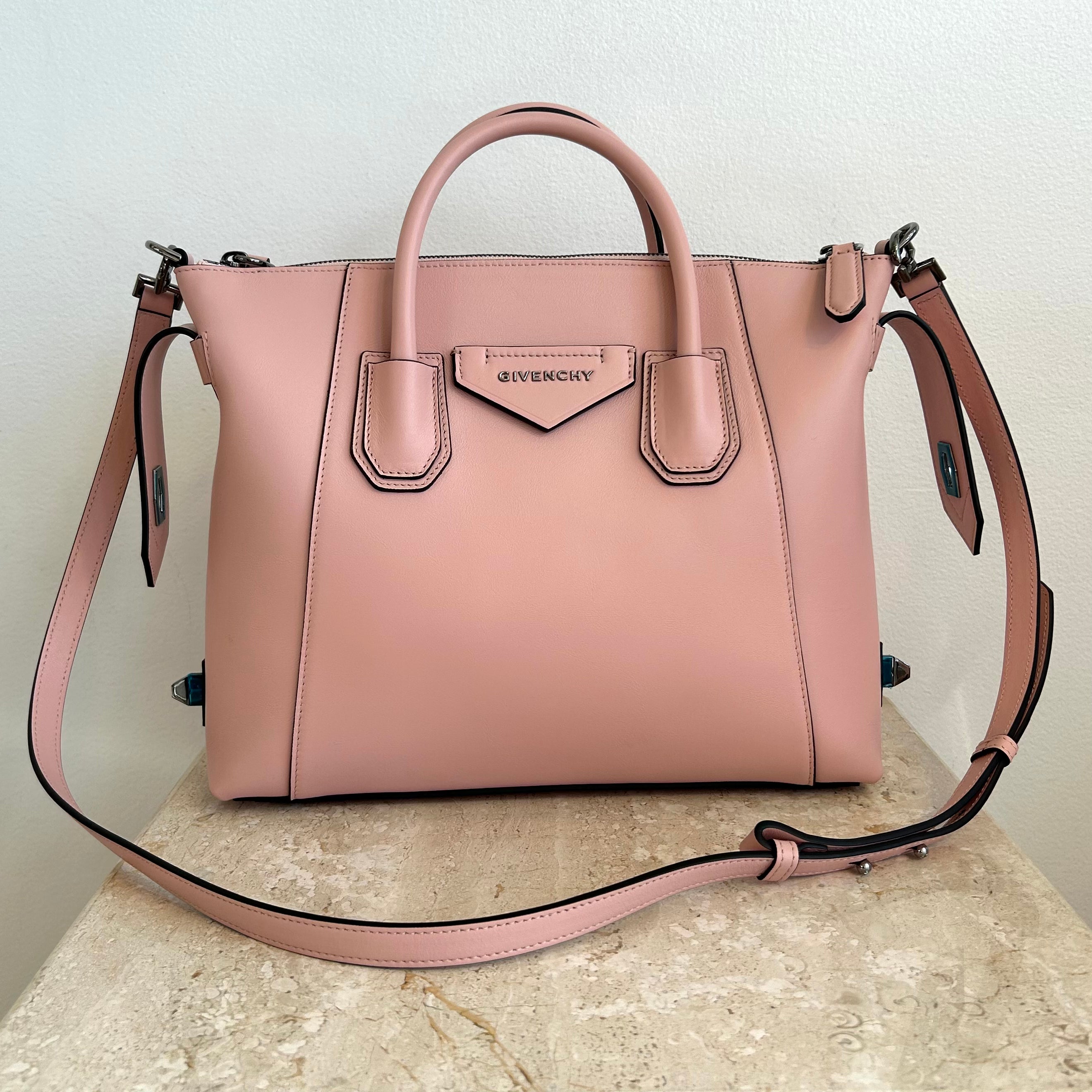 Pre-Owned GIVENCHY Pink Small Antigona Soft Leather Bag