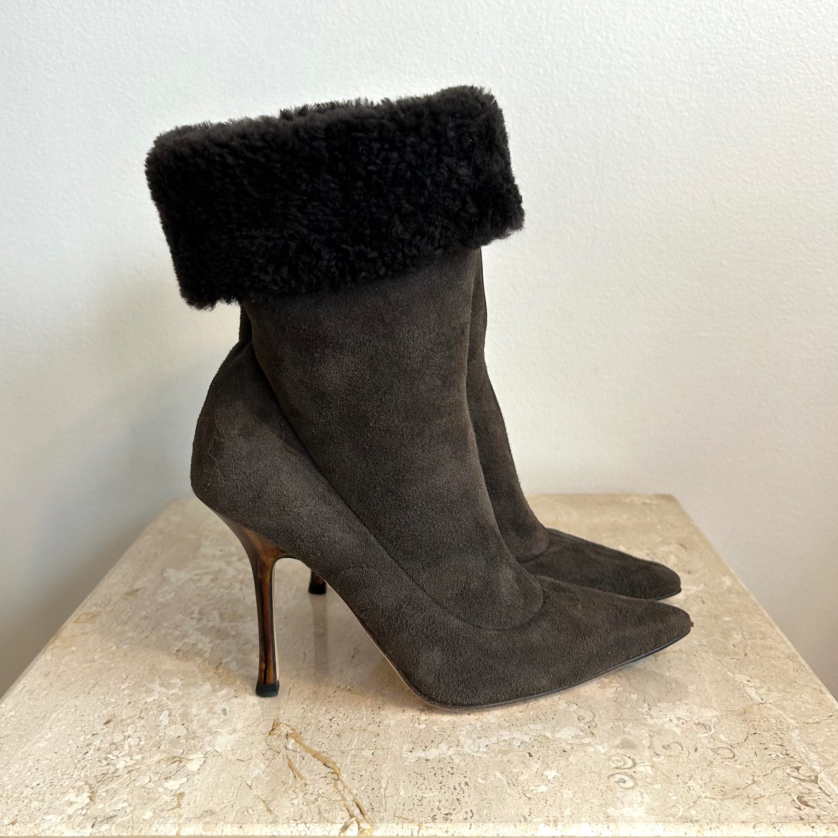Pre-Owned JIMMY CHOO Coffee Shearling Pull-On Heeled Bootie - Size 36.5