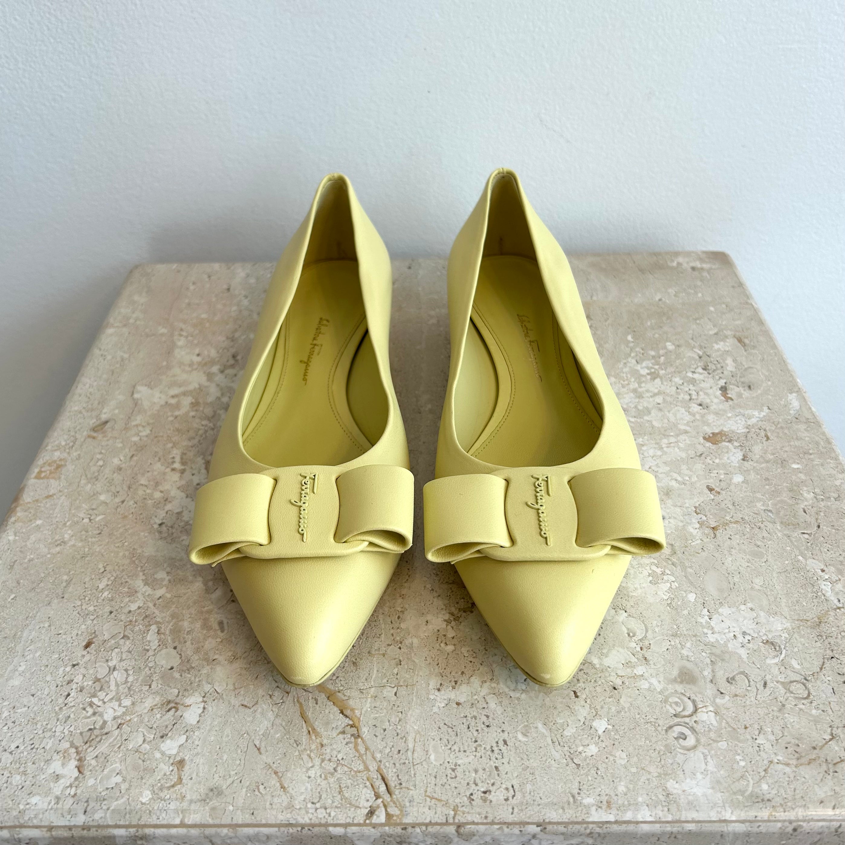 Pre-Owned SALVATORE FERRAGAMO Yellow Bow Flats - Size 8.5
