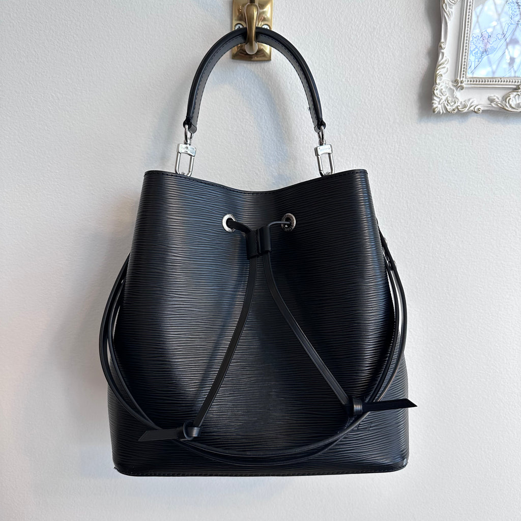 Pre-owned LOUIS VUITTON Surya Mahina Black Leather Shoulder Tote – Valamode
