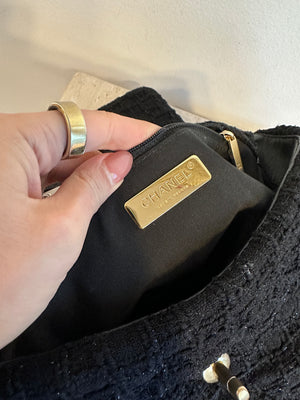 Pre-Owned CHANEL 19 Black Large Tweed Bag