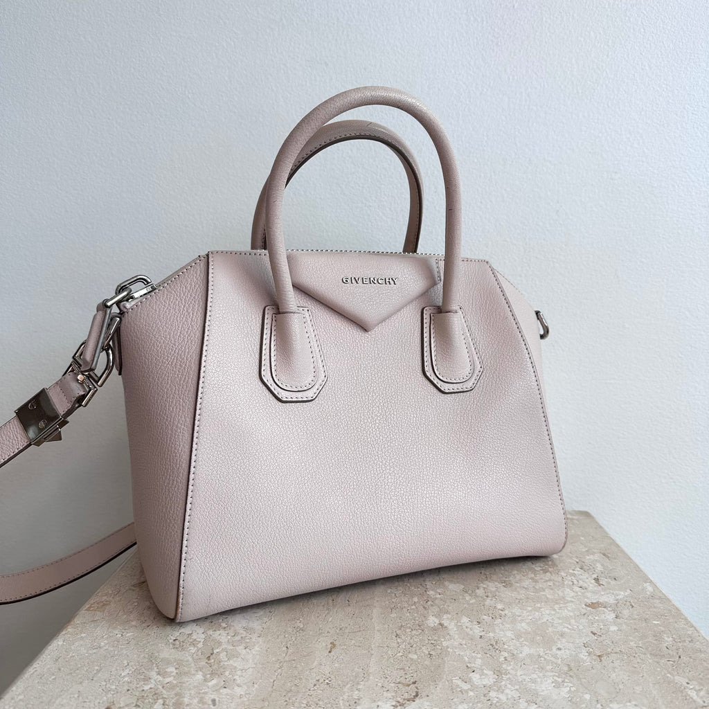 Pre-Owned GIVENCHY Small Antigona Grained Leather Bag