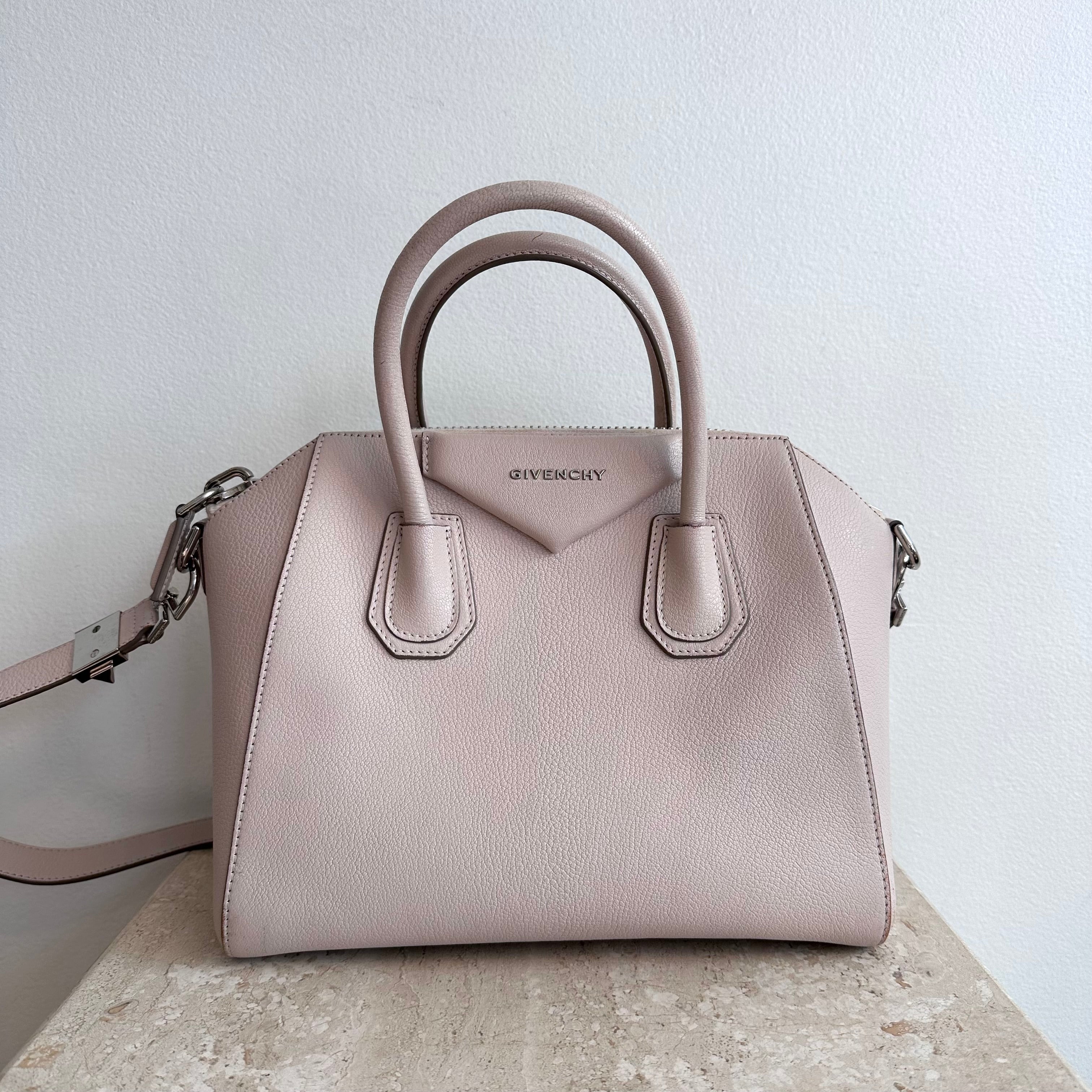 Pre-Owned GIVENCHY Small Antigona Grained Leather Bag