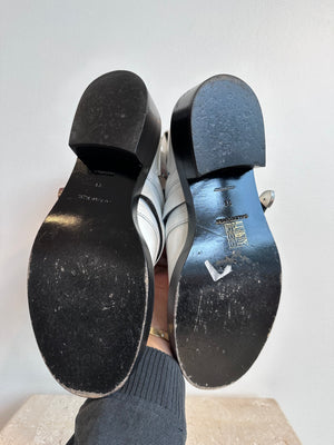 Pre-Owned BALENCIAGA White Leather Booties - Size 39