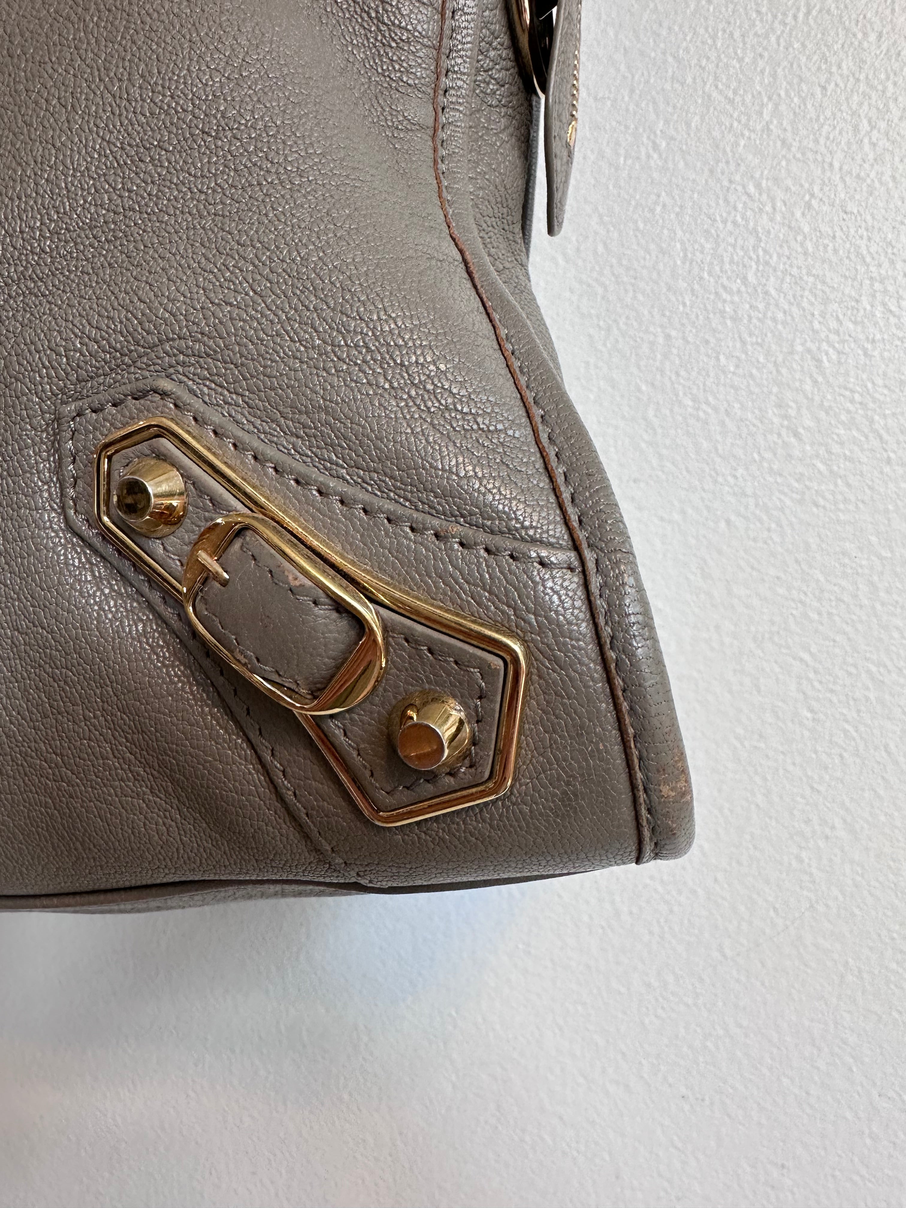 Pre-Owned BALENCIAGA Classic Taupe City Handbag