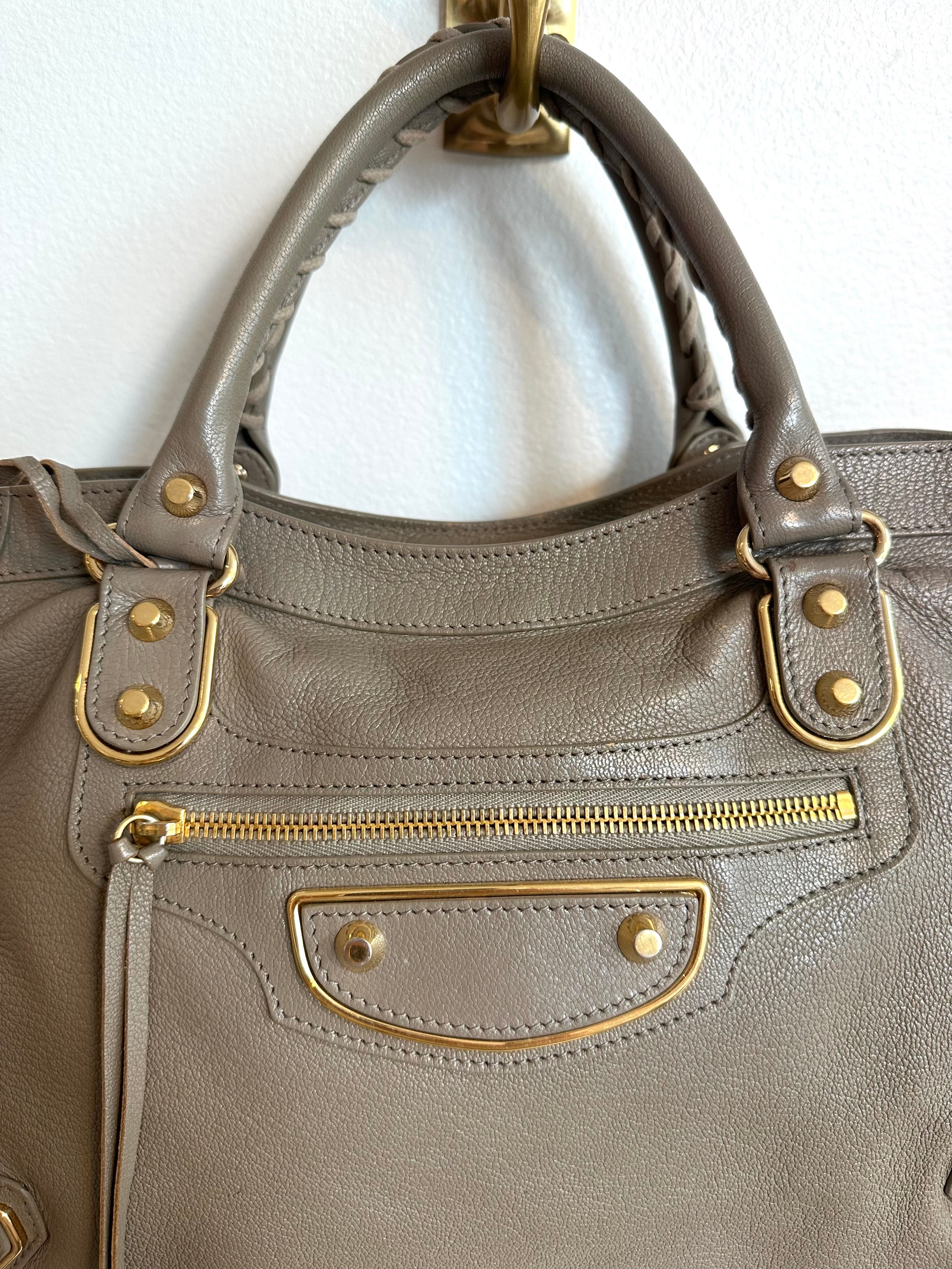 Pre-Owned BALENCIAGA Classic Taupe City Handbag