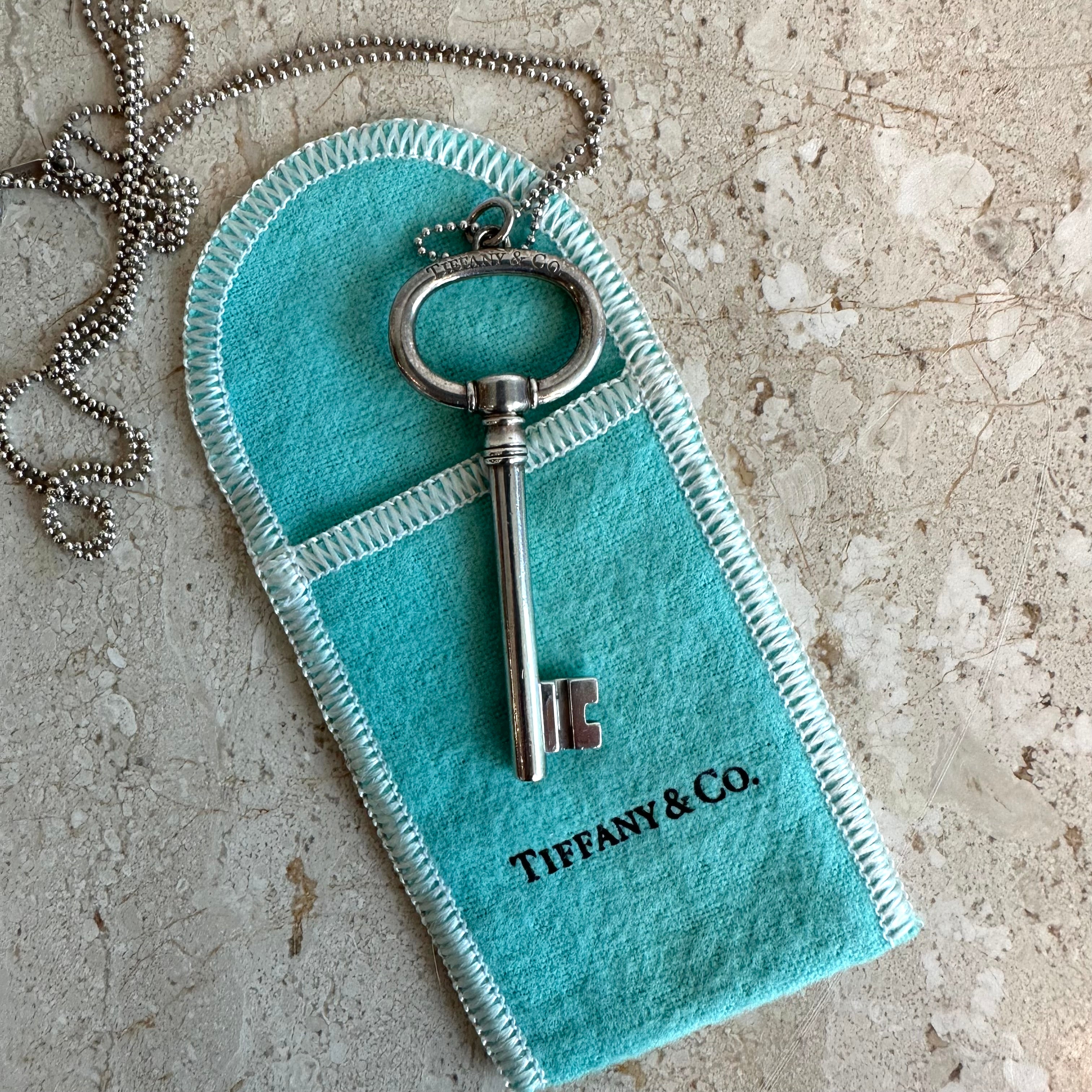 Pre-Owned TIFFANY & CO. Sterling Silver Oval Key Pendant and Chain
