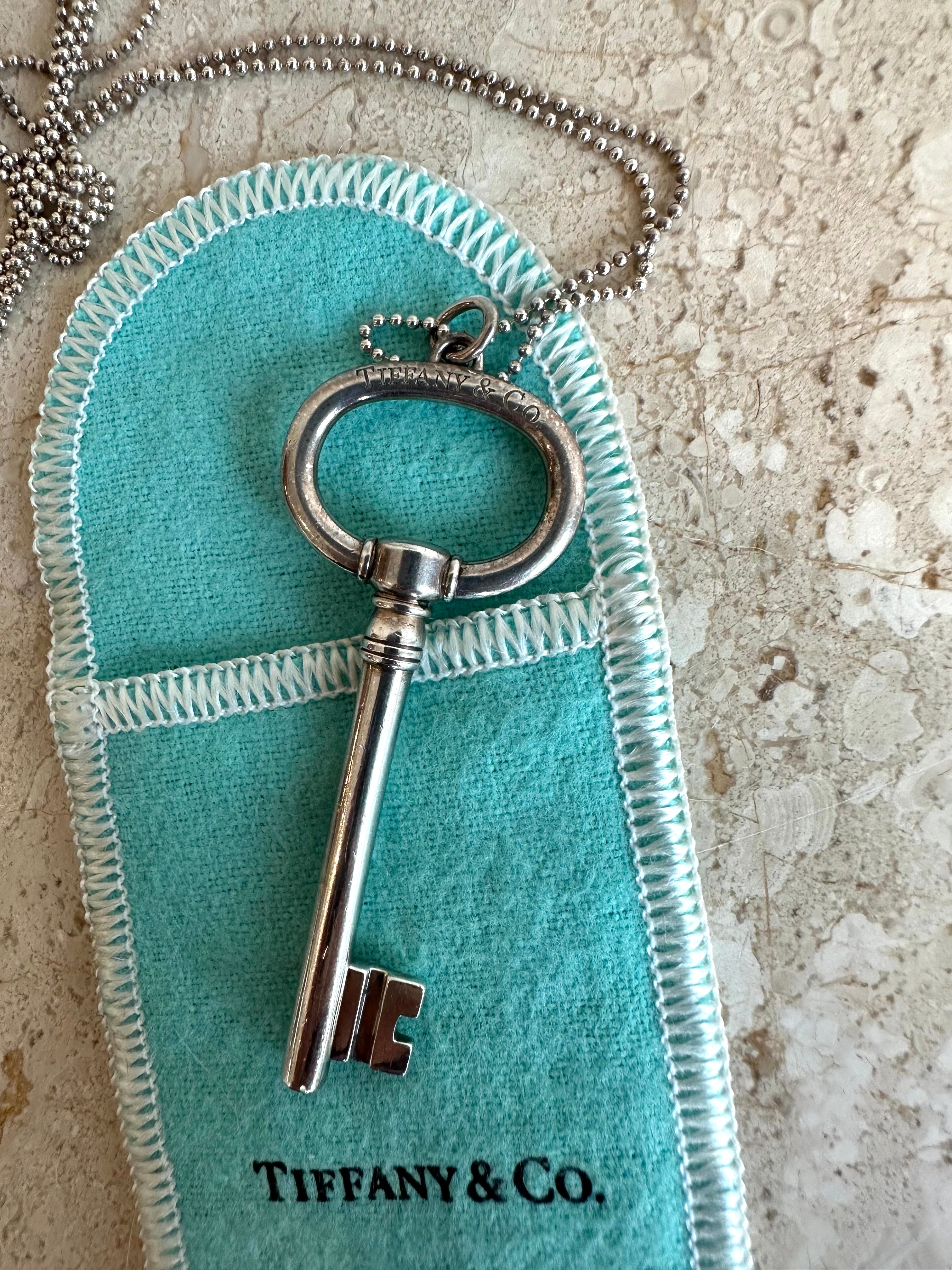 Pre-Owned TIFFANY & CO. Sterling Silver Oval Key Pendant and Chain