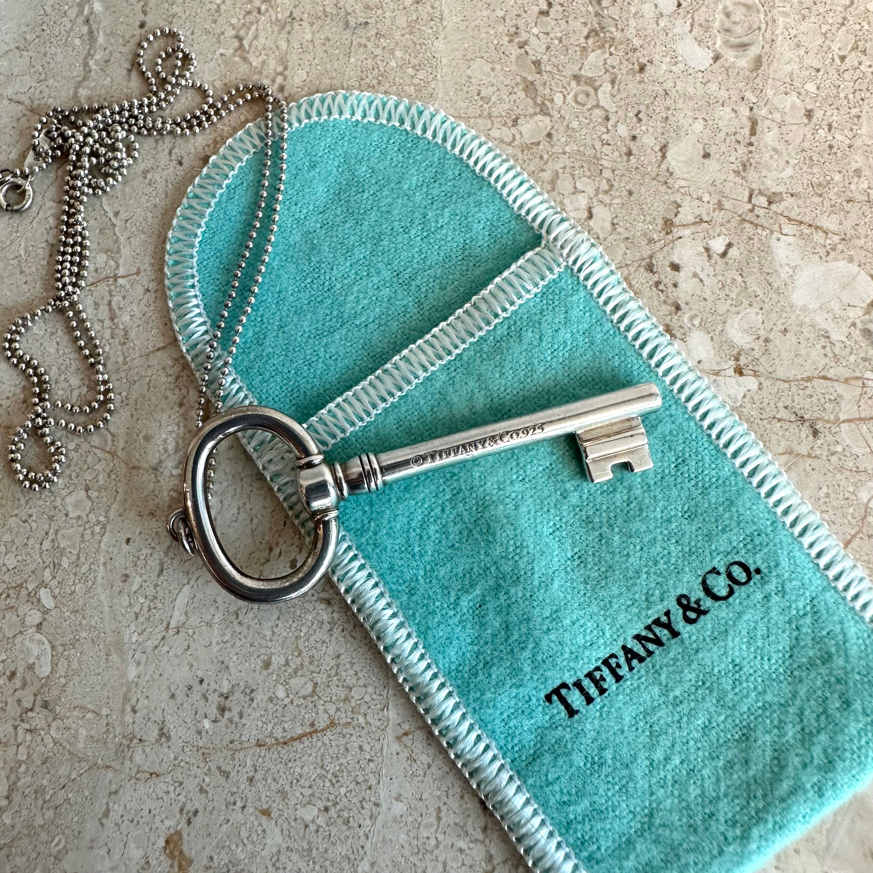 Pre-Owned TIFFANY & CO. Sterling Silver Oval Key Pendant and Chain