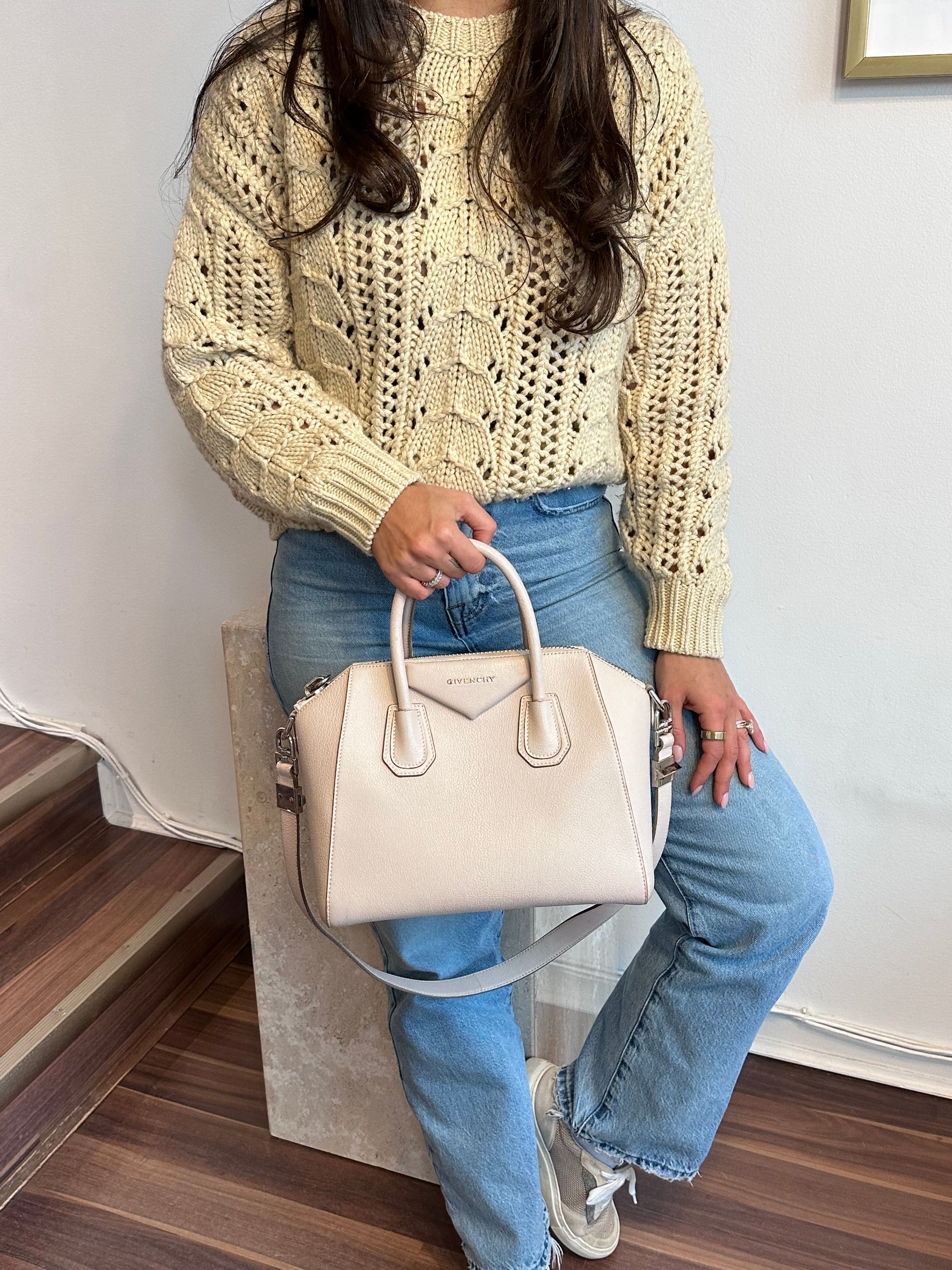 Pre-Owned GIVENCHY Small Antigona Grained Leather Bag