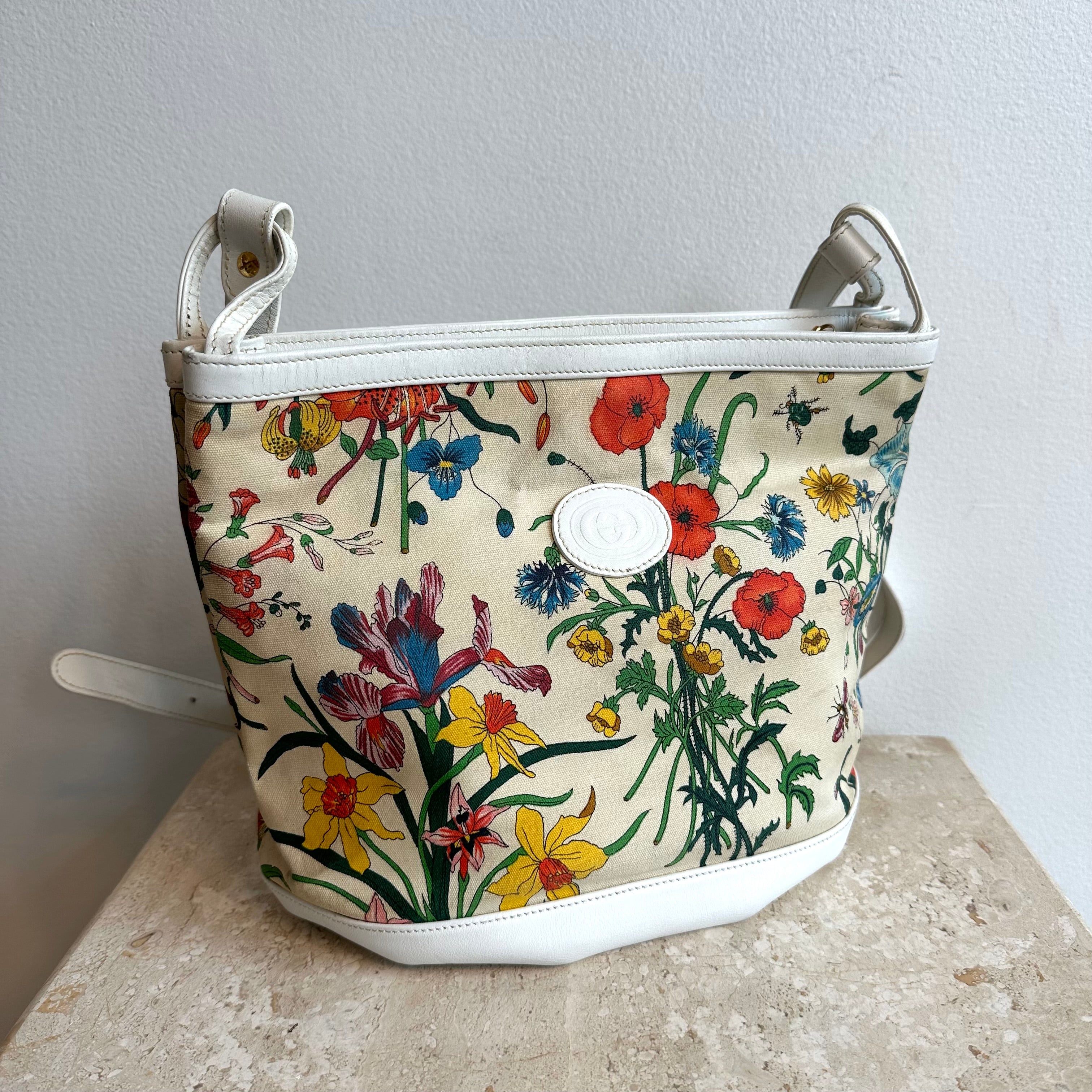 Pre-Owned GUCCI Vintage White Floral Printed Canvas Bucket Bag