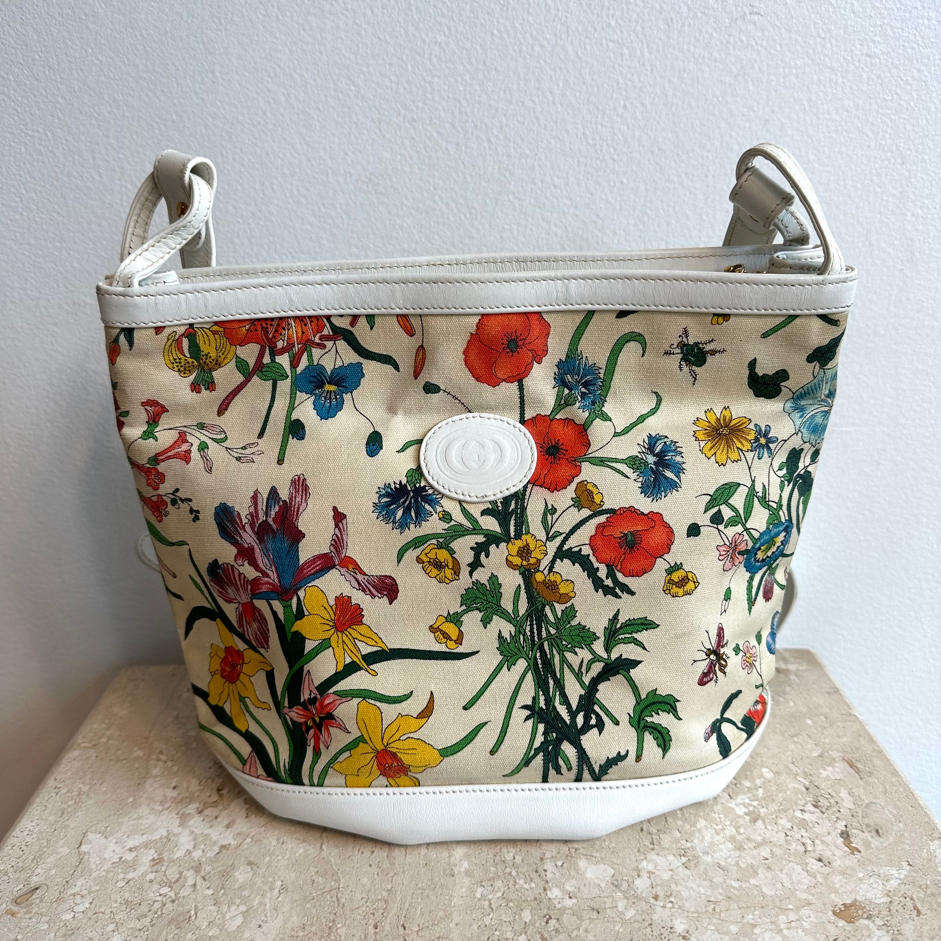 Pre-Owned GUCCI Vintage White Floral Printed Canvas Bucket Bag
