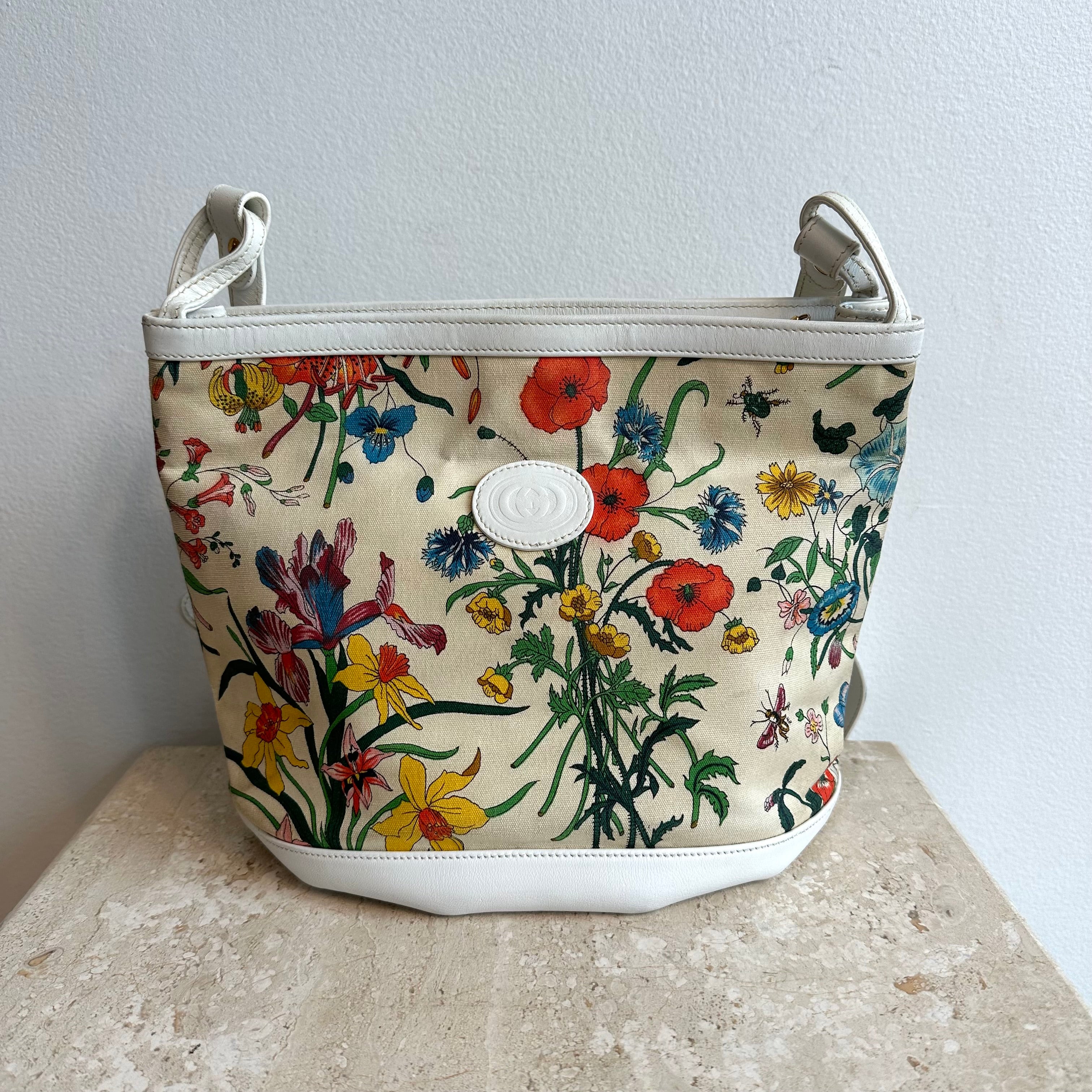 Pre-Owned GUCCI Vintage White Floral Printed Canvas Bucket Bag