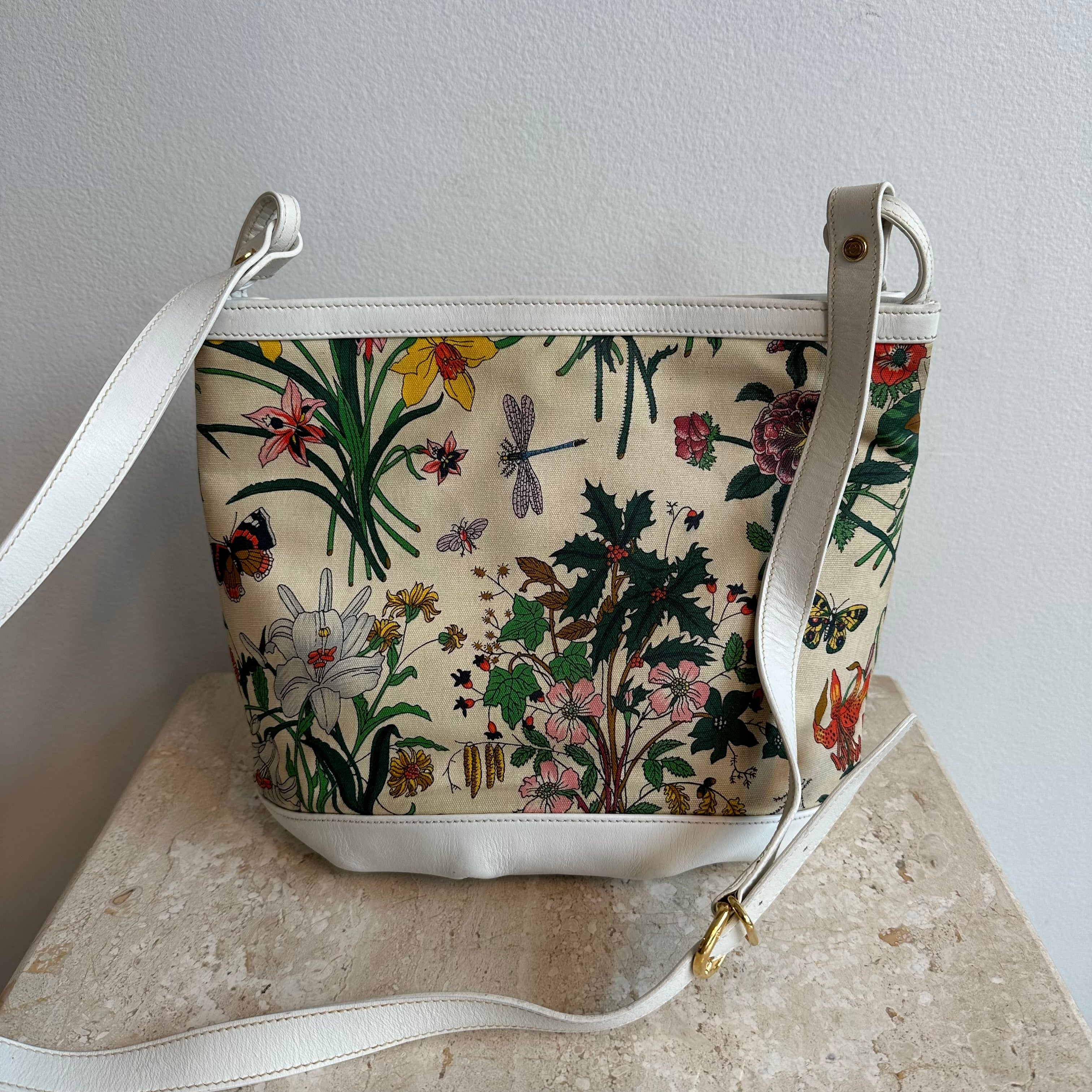 Pre-Owned GUCCI Vintage White Floral Printed Canvas Bucket Bag