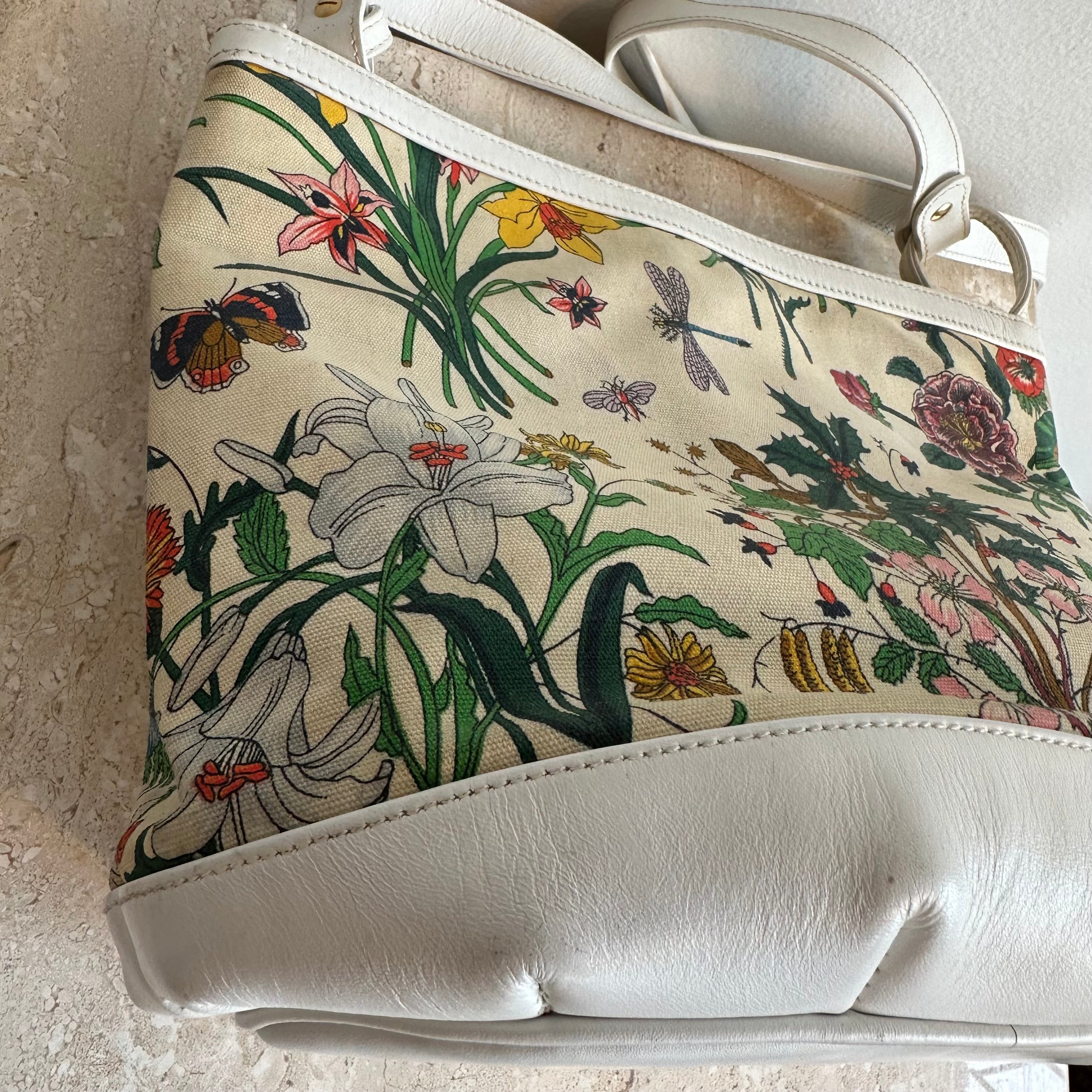 Pre-Owned GUCCI Vintage White Floral Printed Canvas Bucket Bag