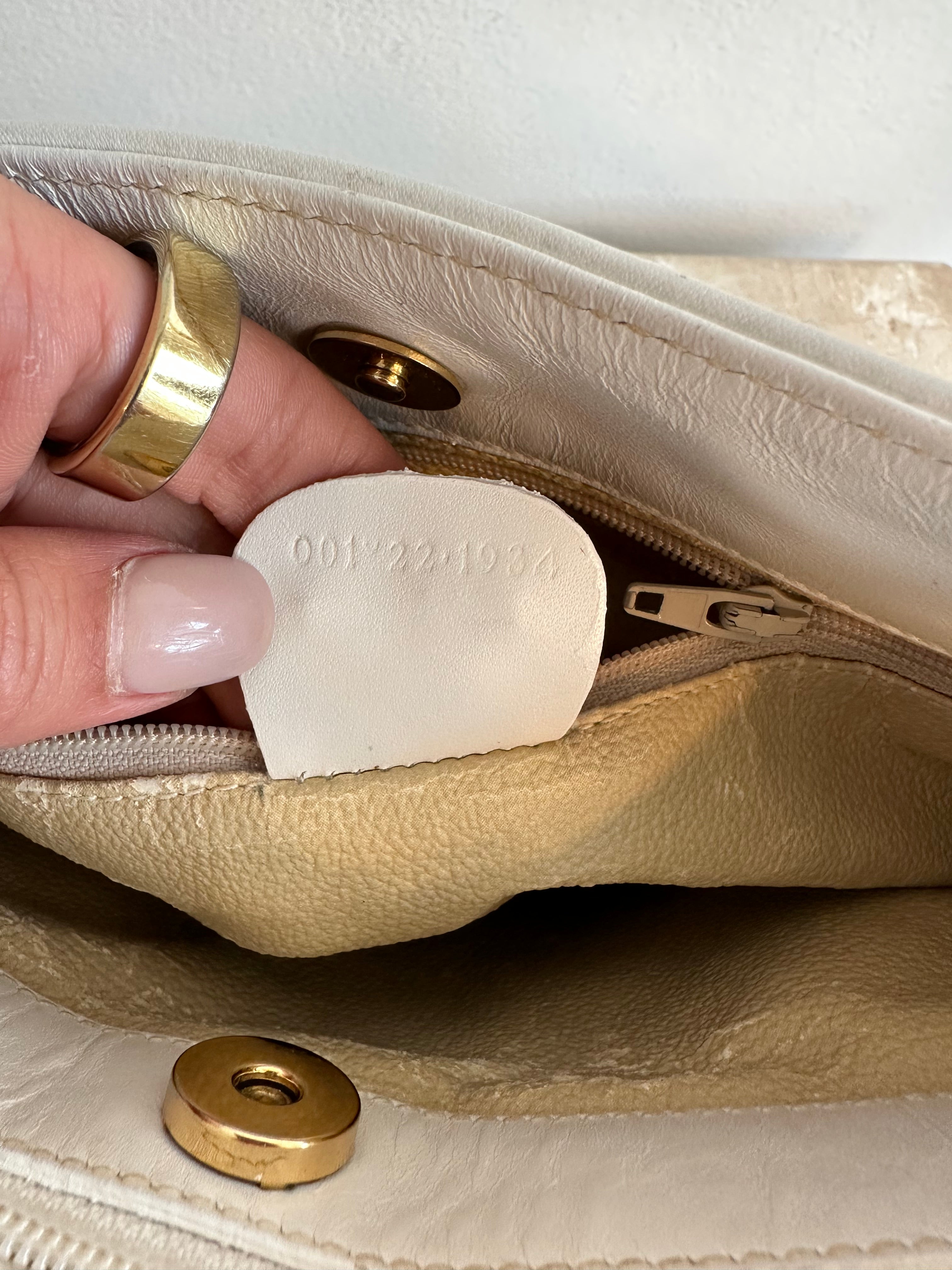 Pre-Owned GUCCI Vintage White Floral Printed Canvas Bucket Bag