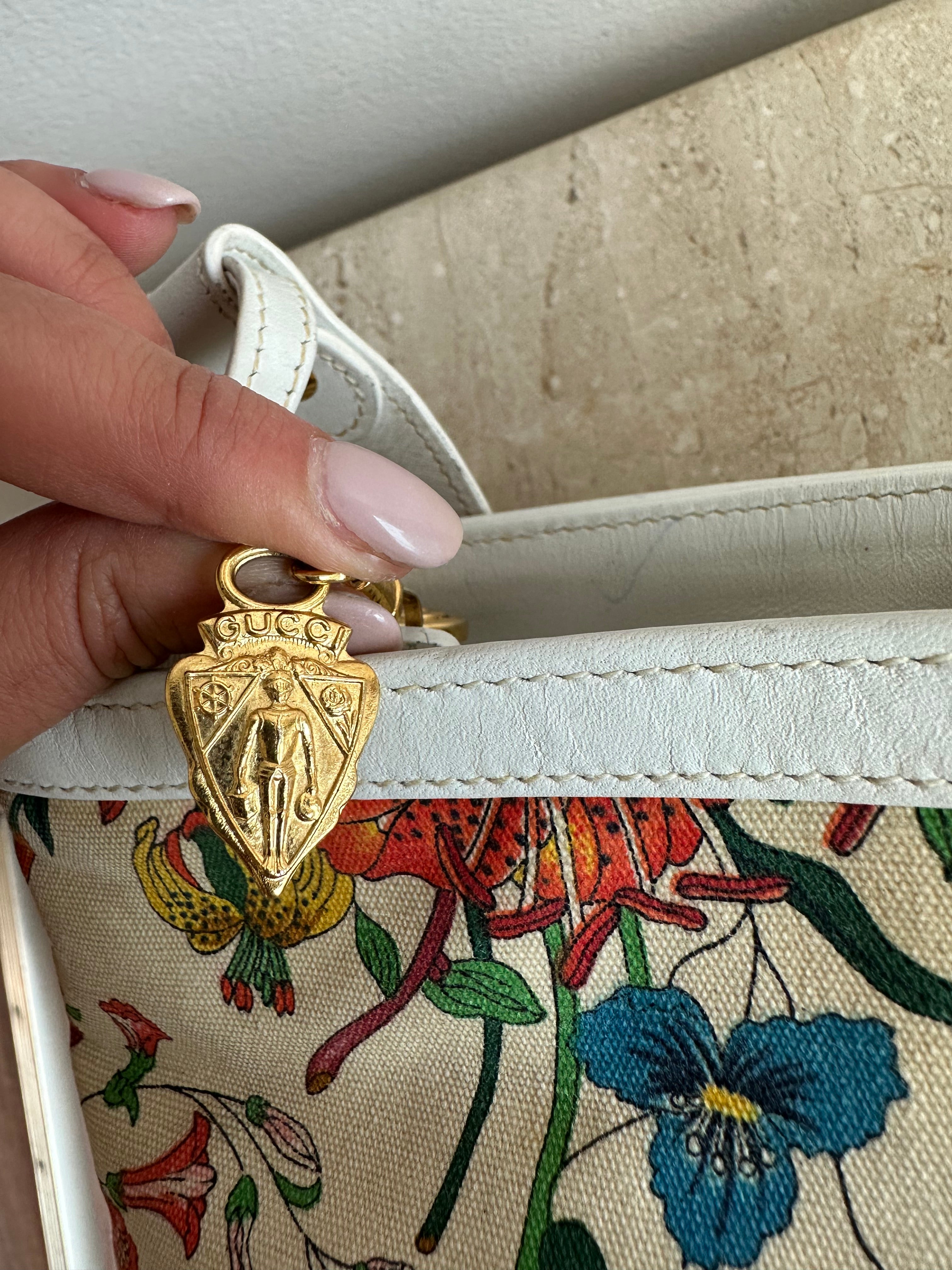 Pre-Owned GUCCI Vintage White Floral Printed Canvas Bucket Bag