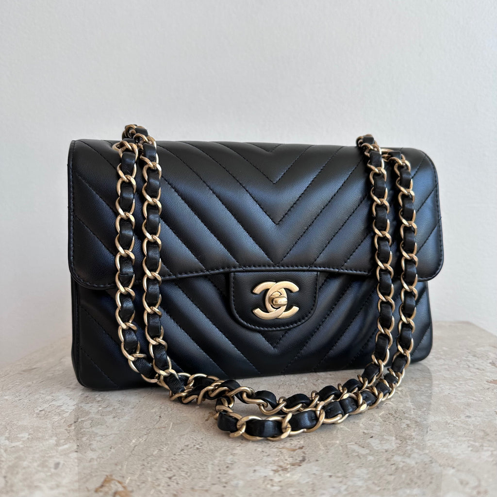 Pre-Owned CHANEL Black Small Chevron Lambskin Shoulder Bag GHW