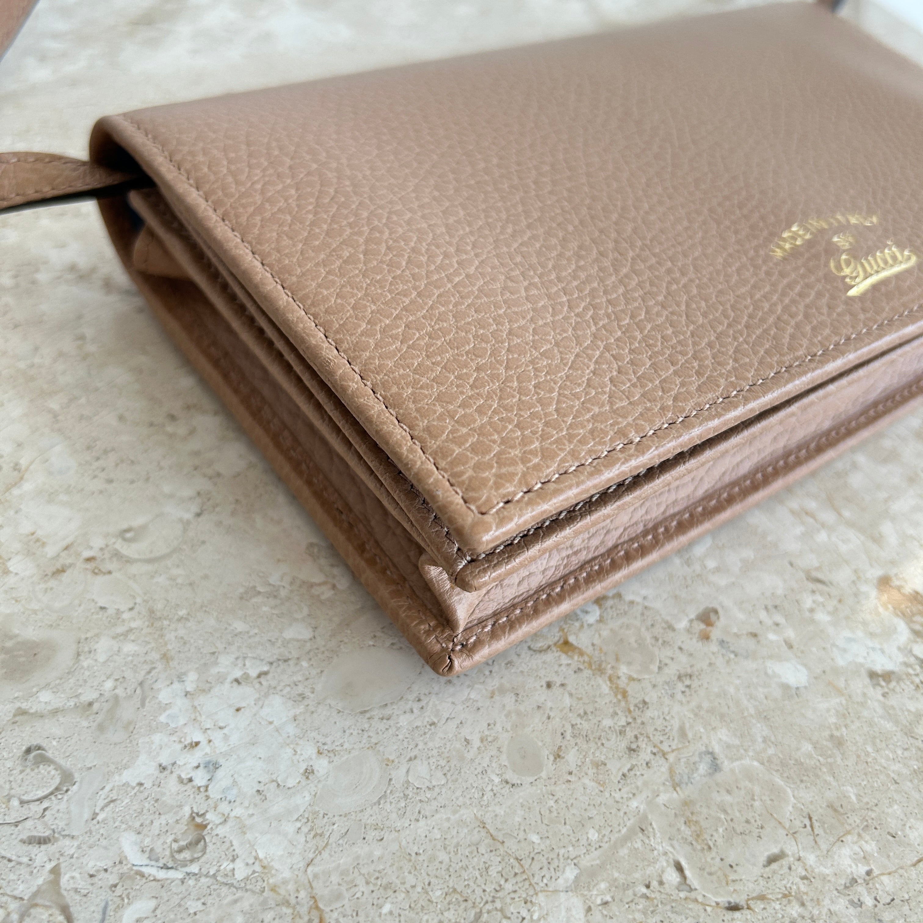 Pre-Owned GUCCI Swing Wallet Crossbody