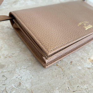 Pre-Owned GUCCI Swing Wallet Crossbody
