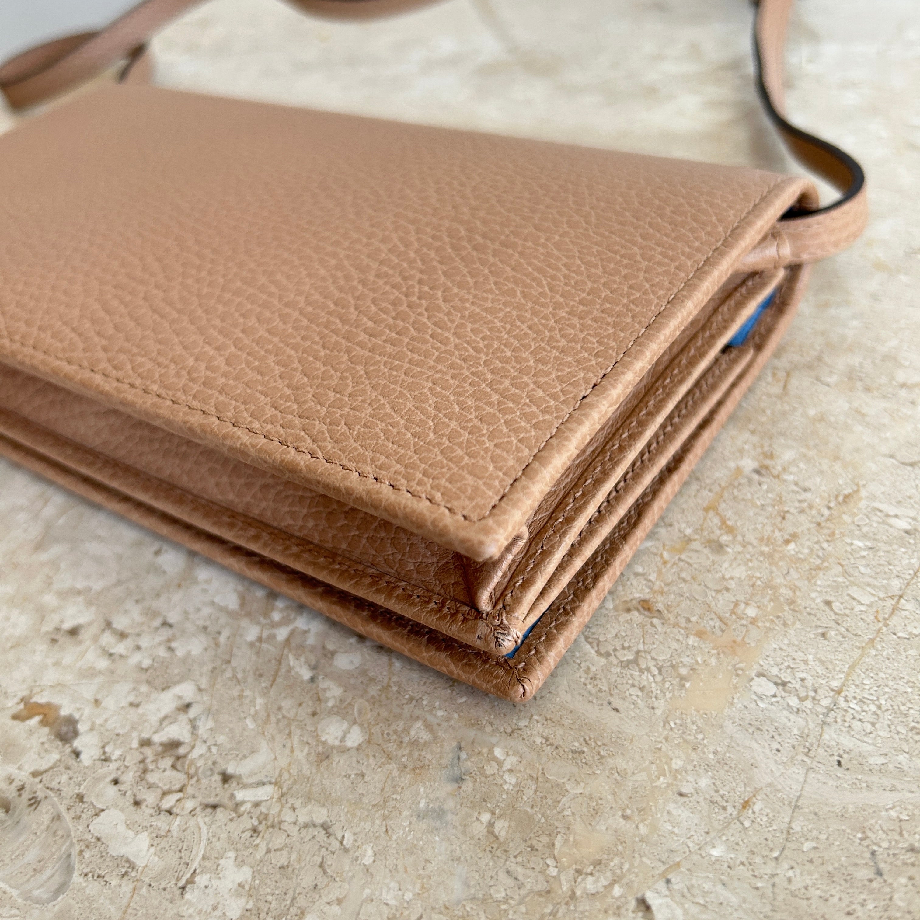 Pre-Owned GUCCI Swing Wallet Crossbody