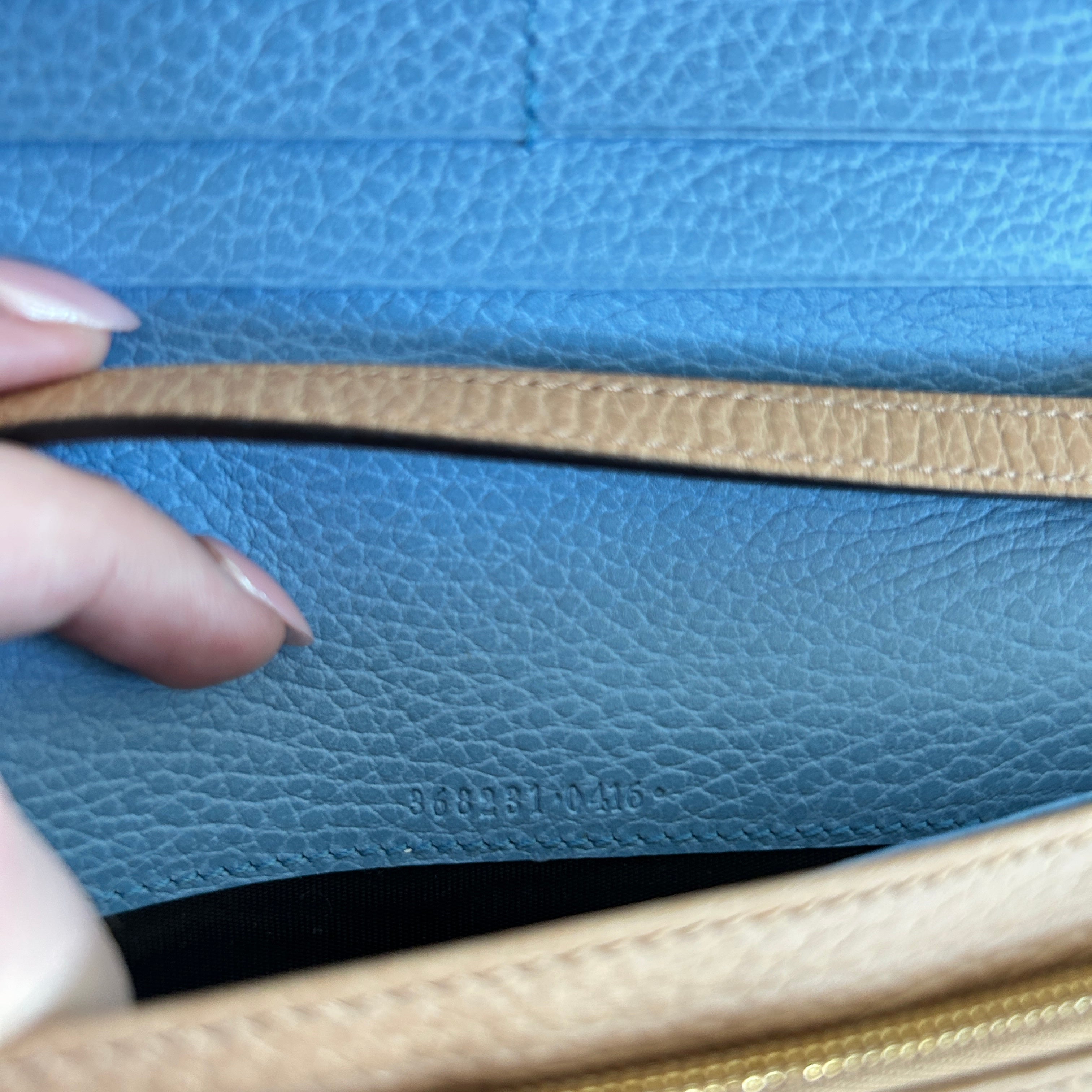 Pre-Owned GUCCI Swing Wallet Crossbody
