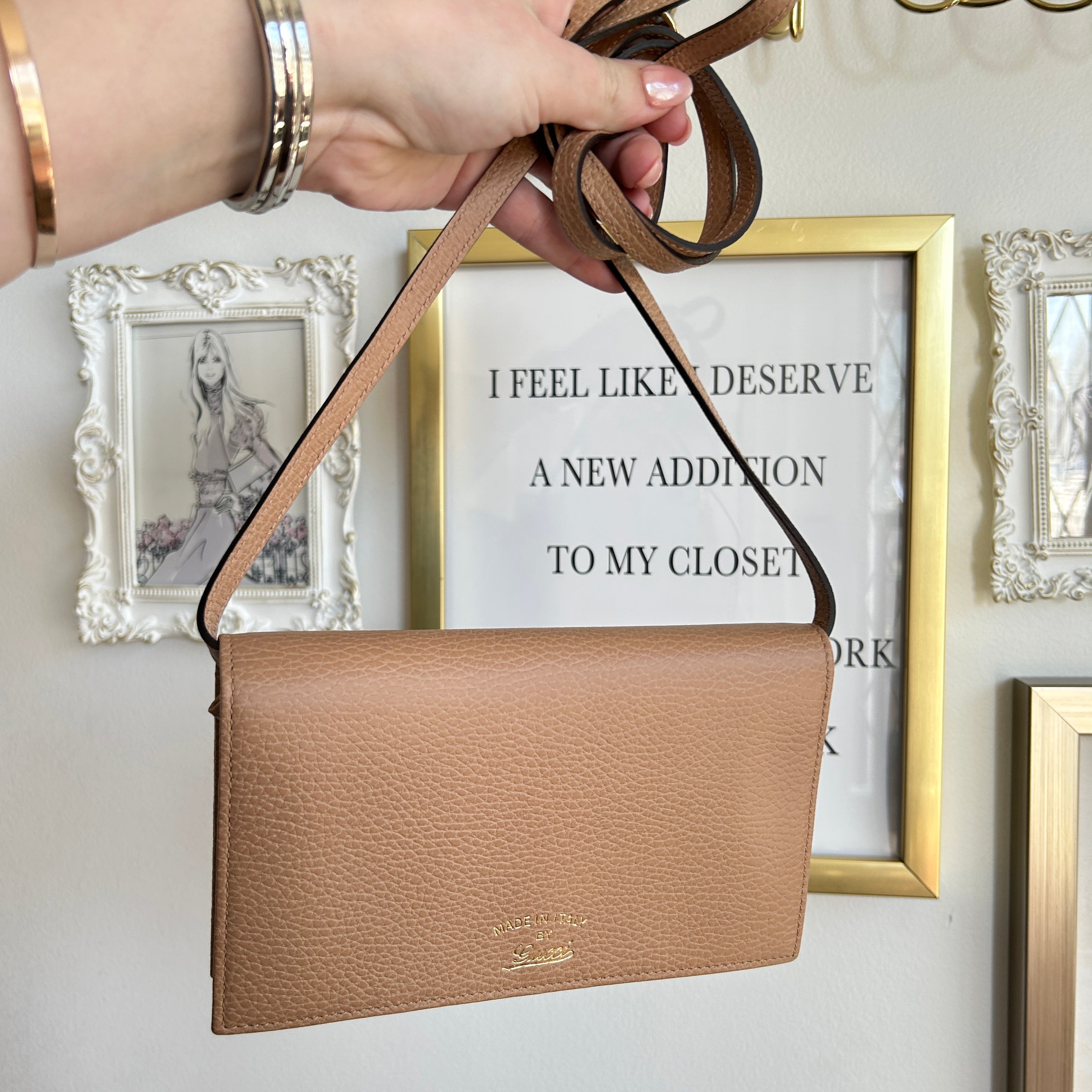 Pre-Owned GUCCI Swing Wallet Crossbody