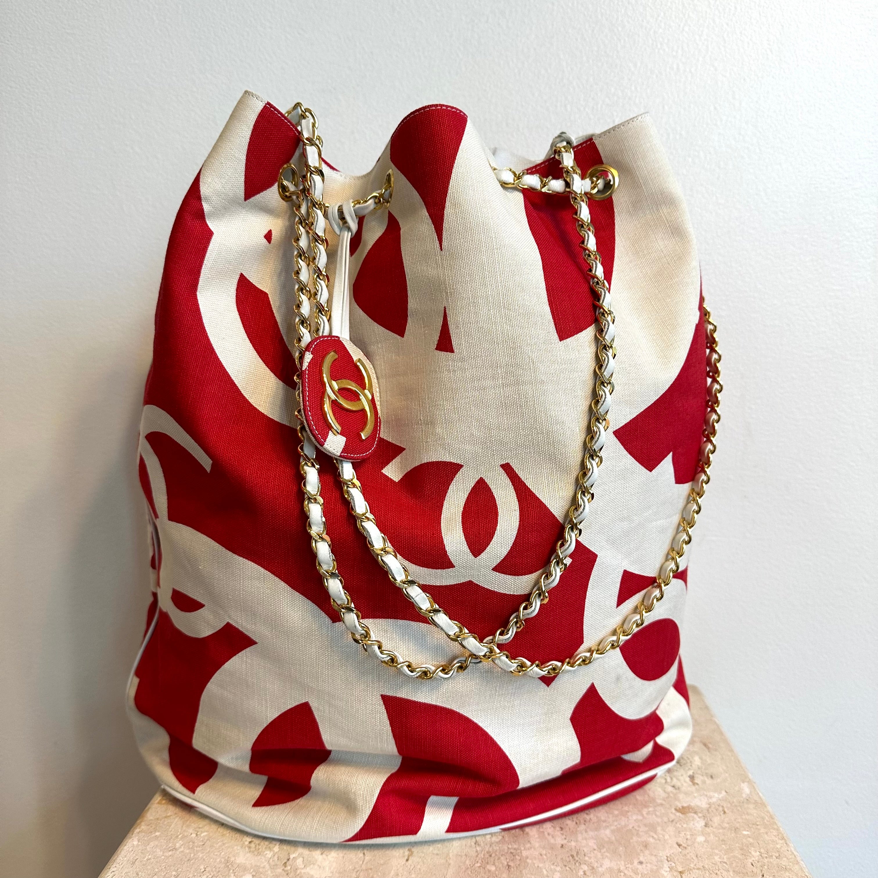Pre-Owned CHANEL Vintage Red and White Canvas Beach Bag