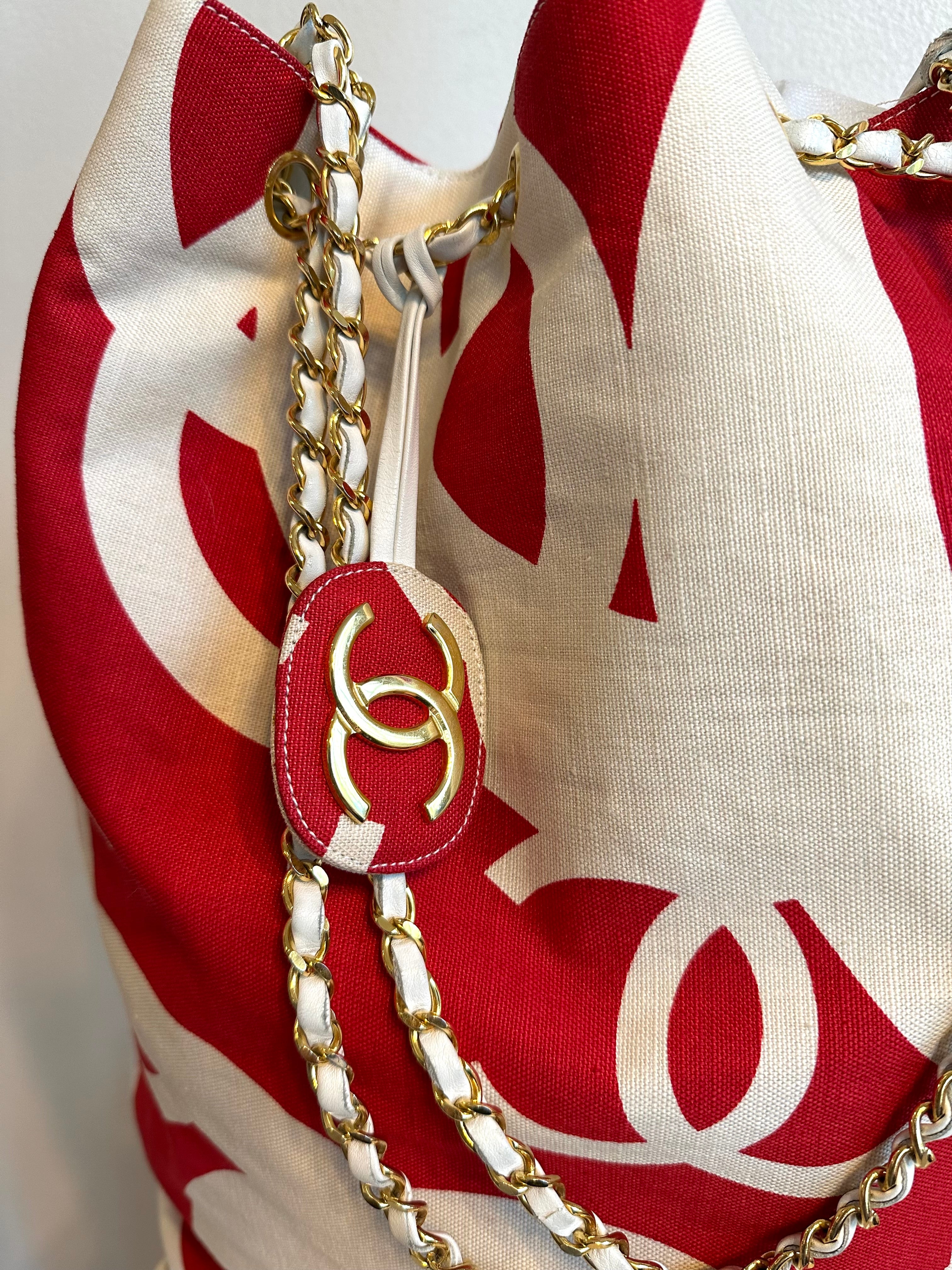 Pre-Owned CHANEL Vintage Red and White Canvas Beach Bag