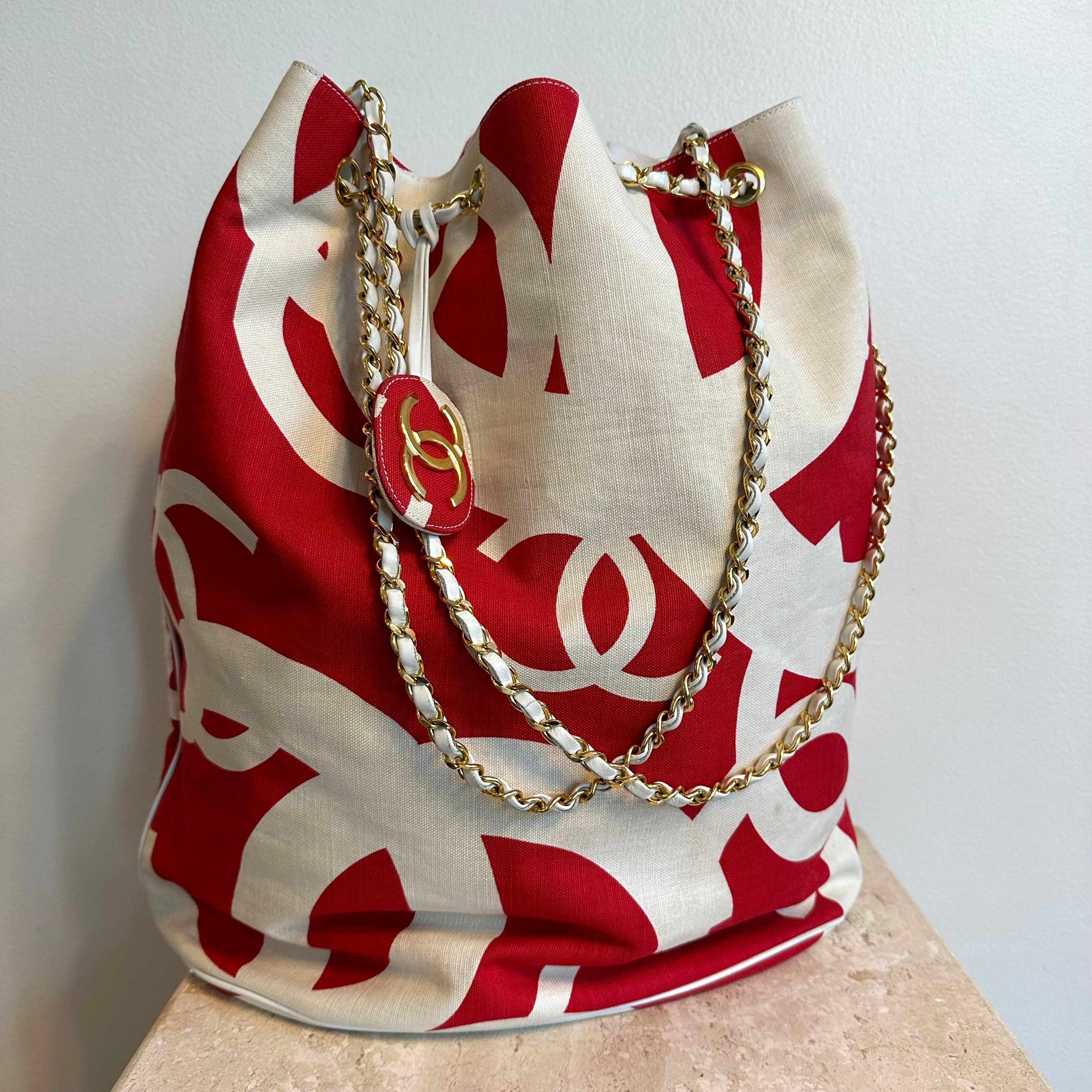 Pre-Owned CHANEL Vintage Red and White Canvas Beach Bag