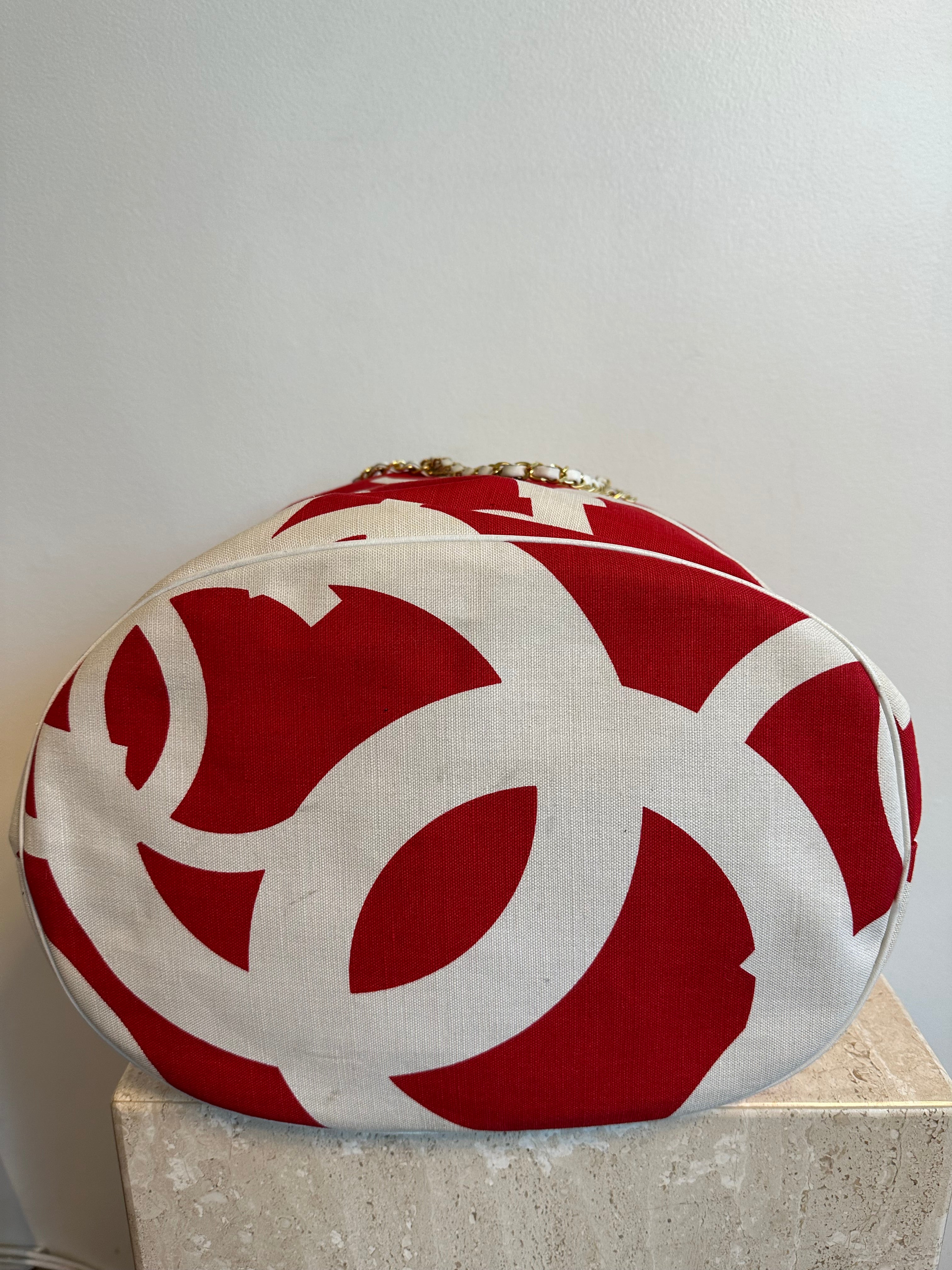 Pre-Owned CHANEL Vintage Red and White Canvas Beach Bag
