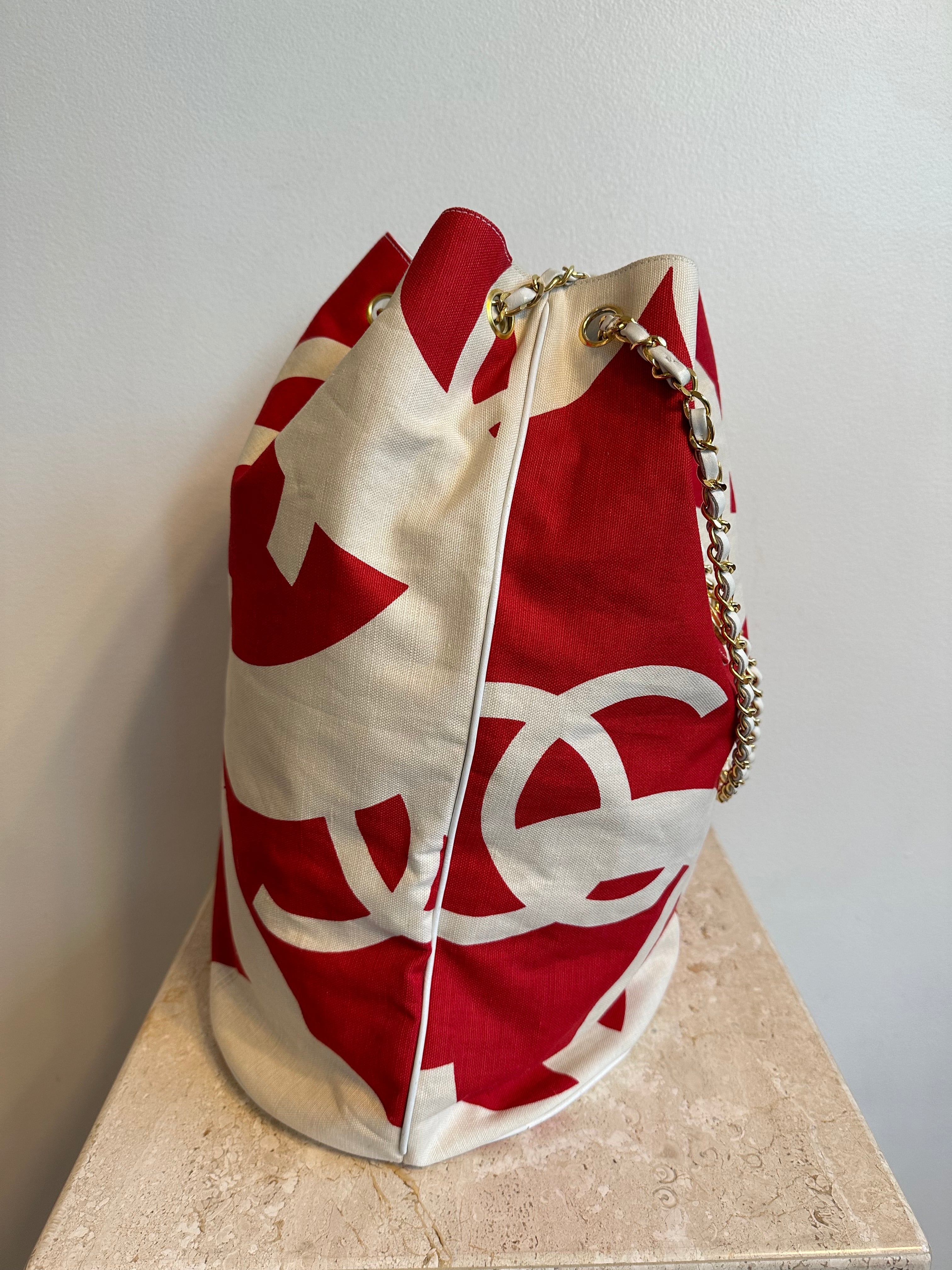Pre-Owned CHANEL Vintage Red and White Canvas Beach Bag