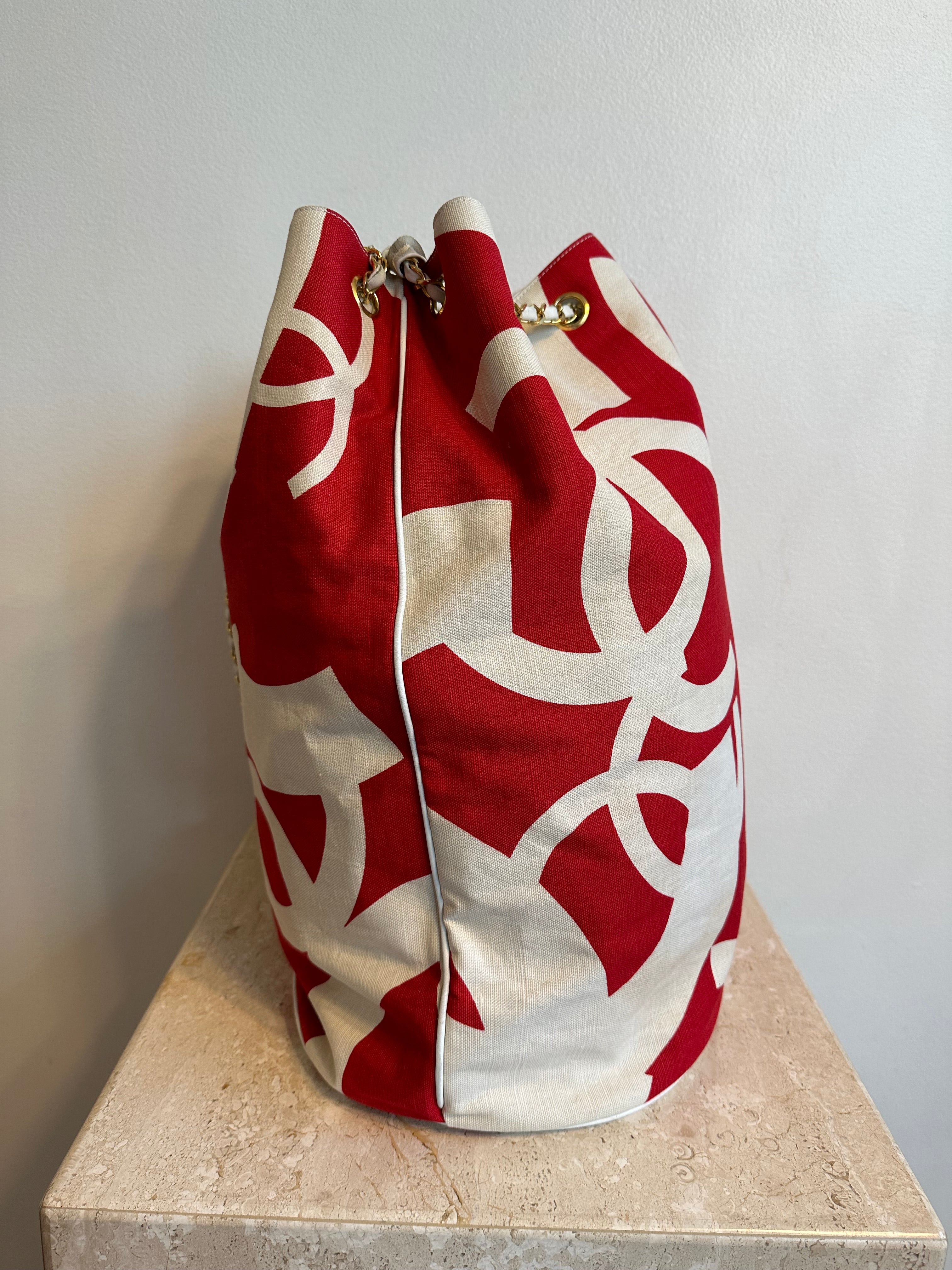 Pre-Owned CHANEL Vintage Red and White Canvas Beach Bag