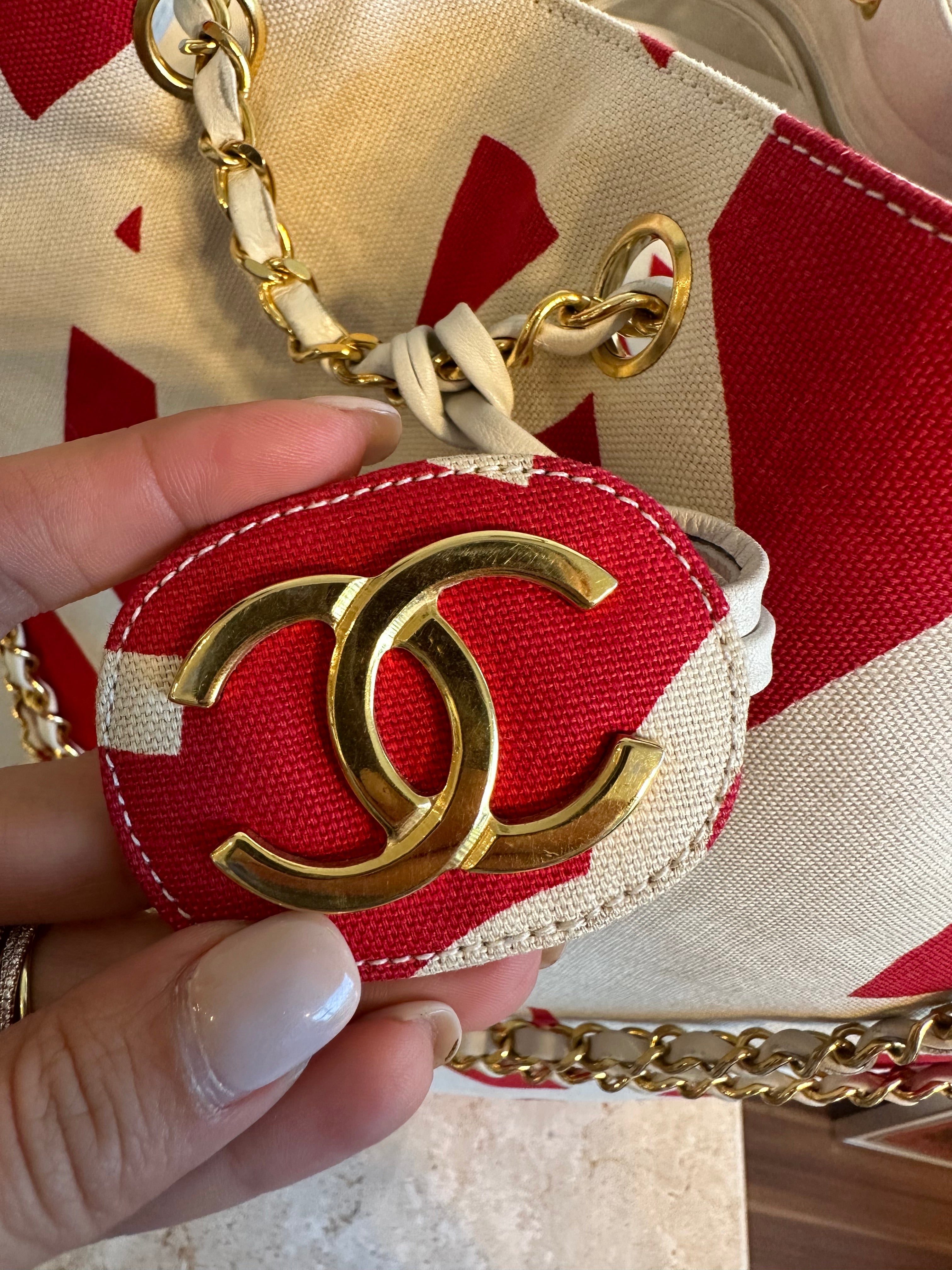 Pre-Owned CHANEL Vintage Red and White Canvas Beach Bag