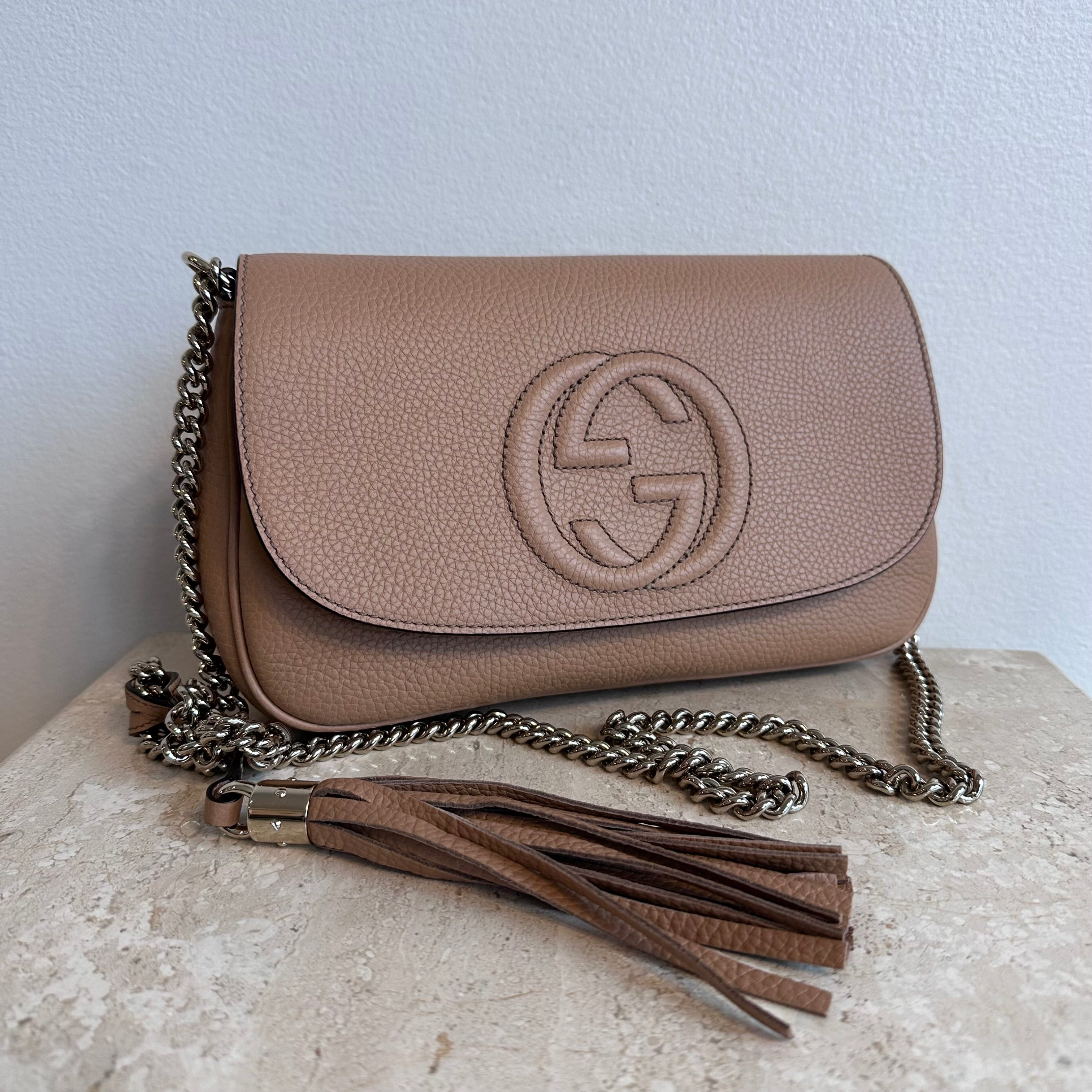 Pre-Owned GUCCI Camelia Calfskin Medium Soho Flap Bag