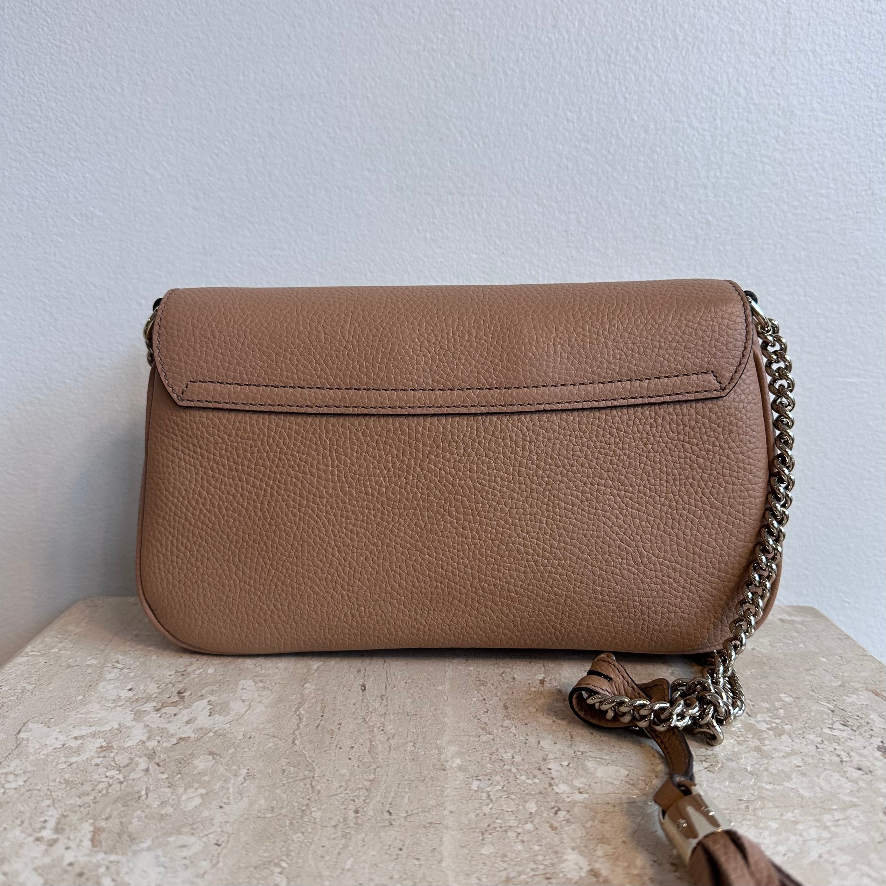 Pre-Owned GUCCI Camelia Calfskin Medium Soho Flap Bag