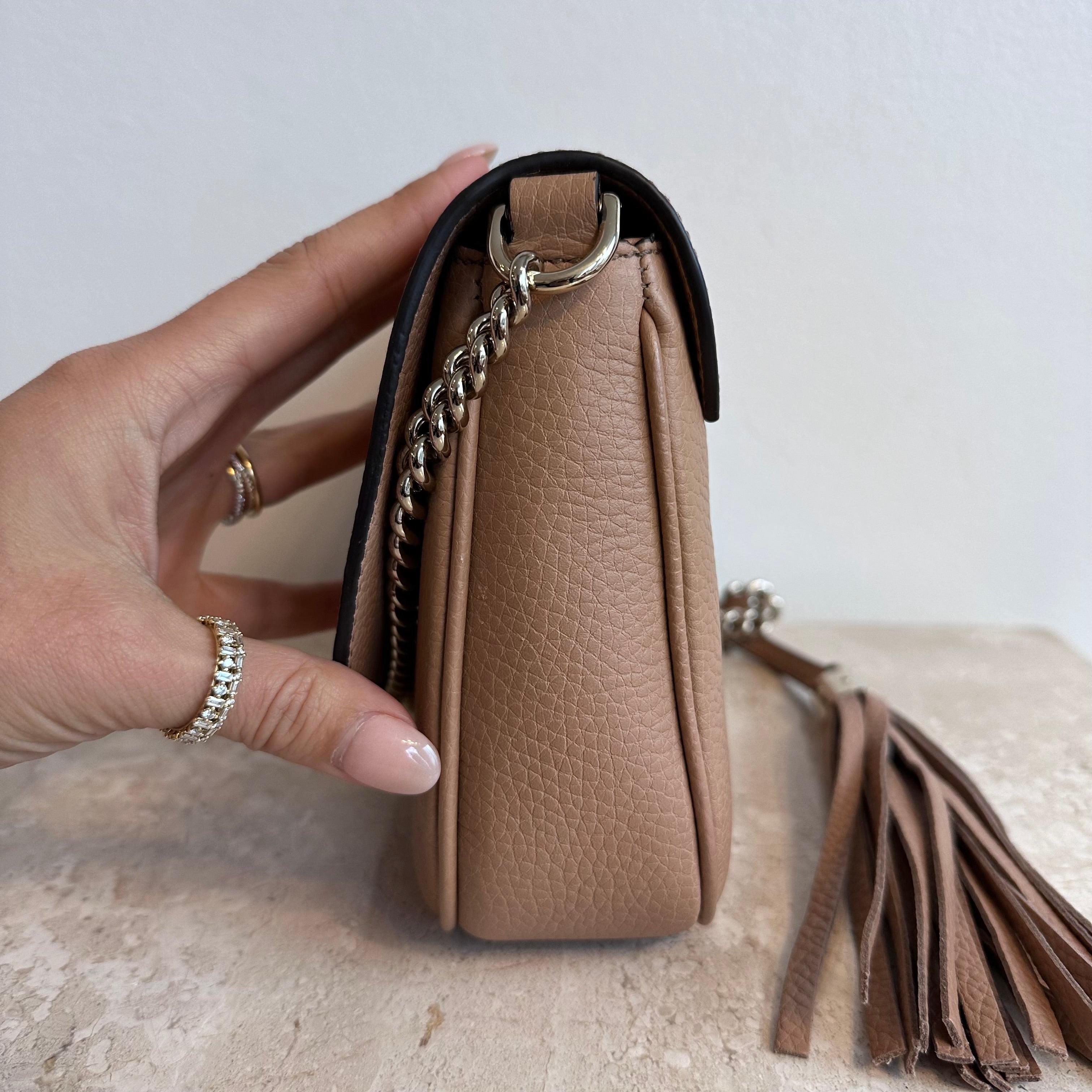 Pre-Owned GUCCI Camelia Calfskin Medium Soho Flap Bag