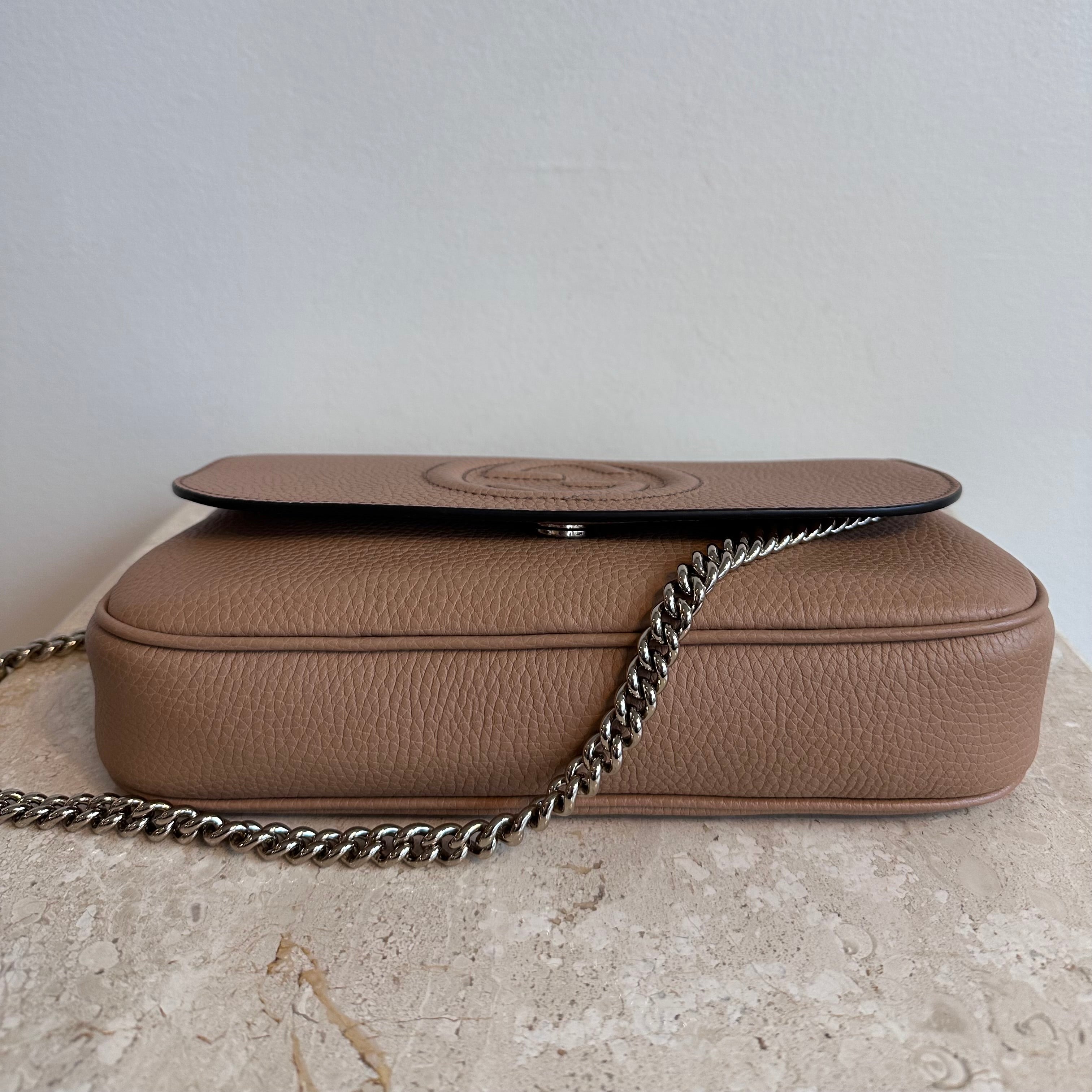 Pre-Owned GUCCI Camelia Calfskin Medium Soho Flap Bag