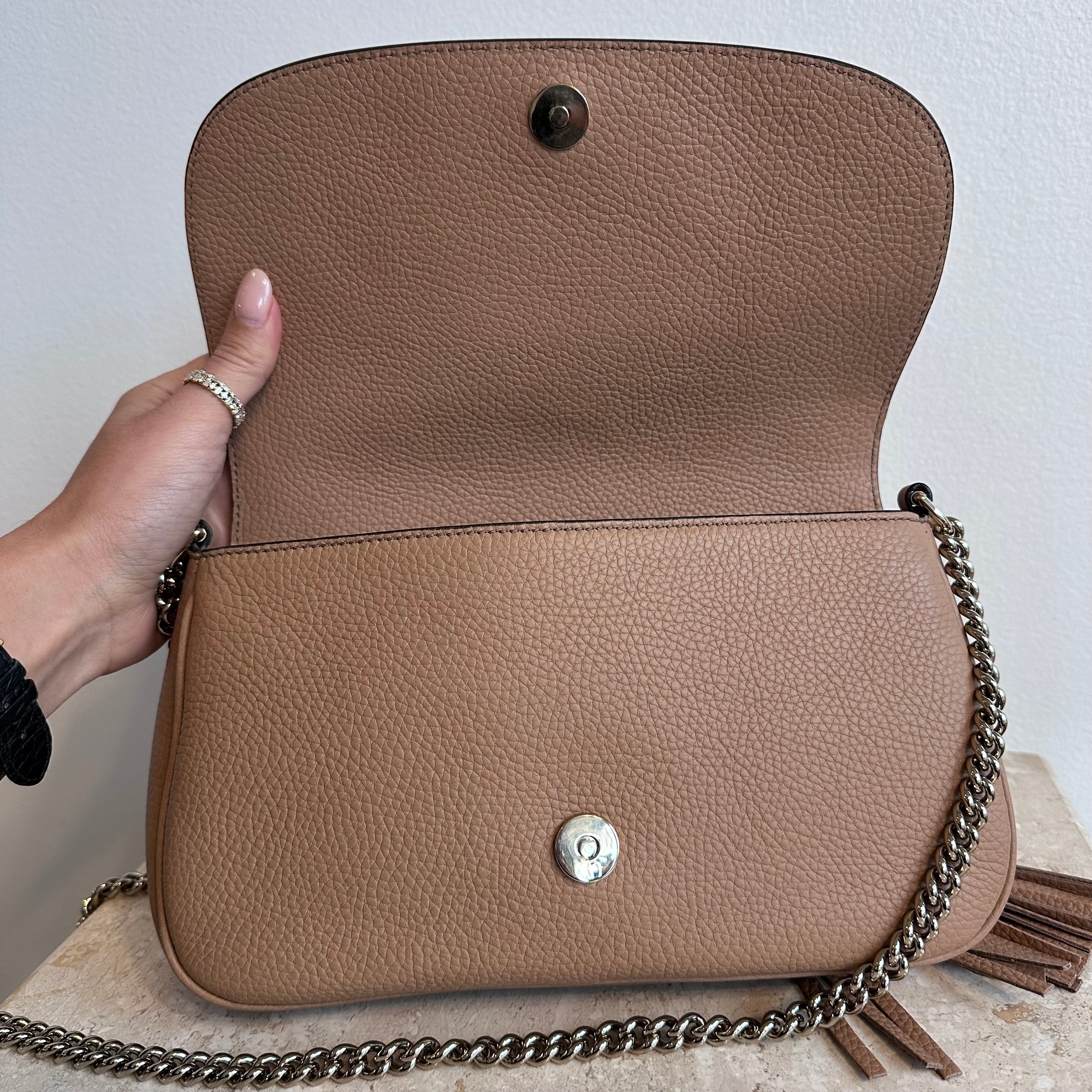 Pre-Owned GUCCI Camelia Calfskin Medium Soho Flap Bag