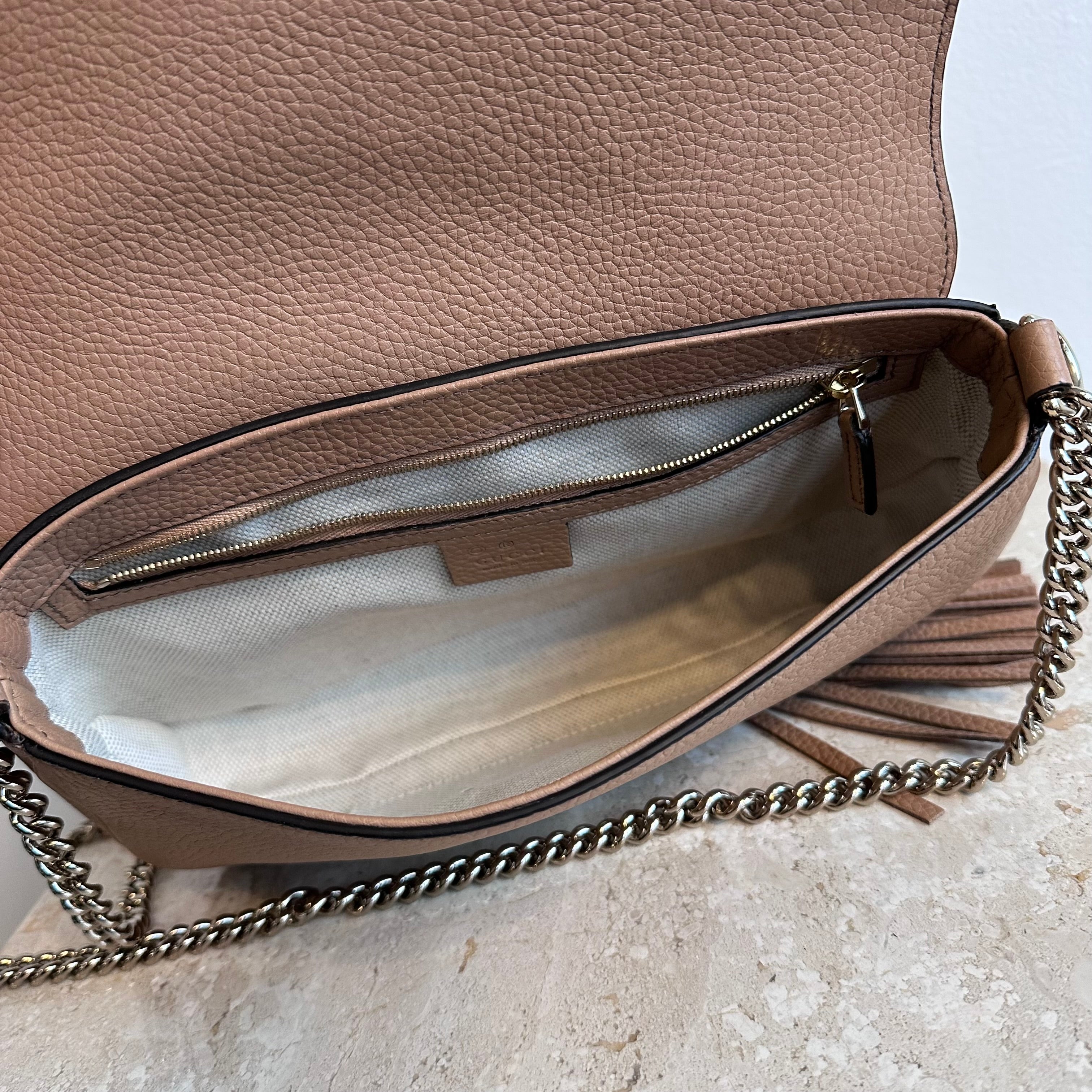 Pre-Owned GUCCI Camelia Calfskin Medium Soho Flap Bag